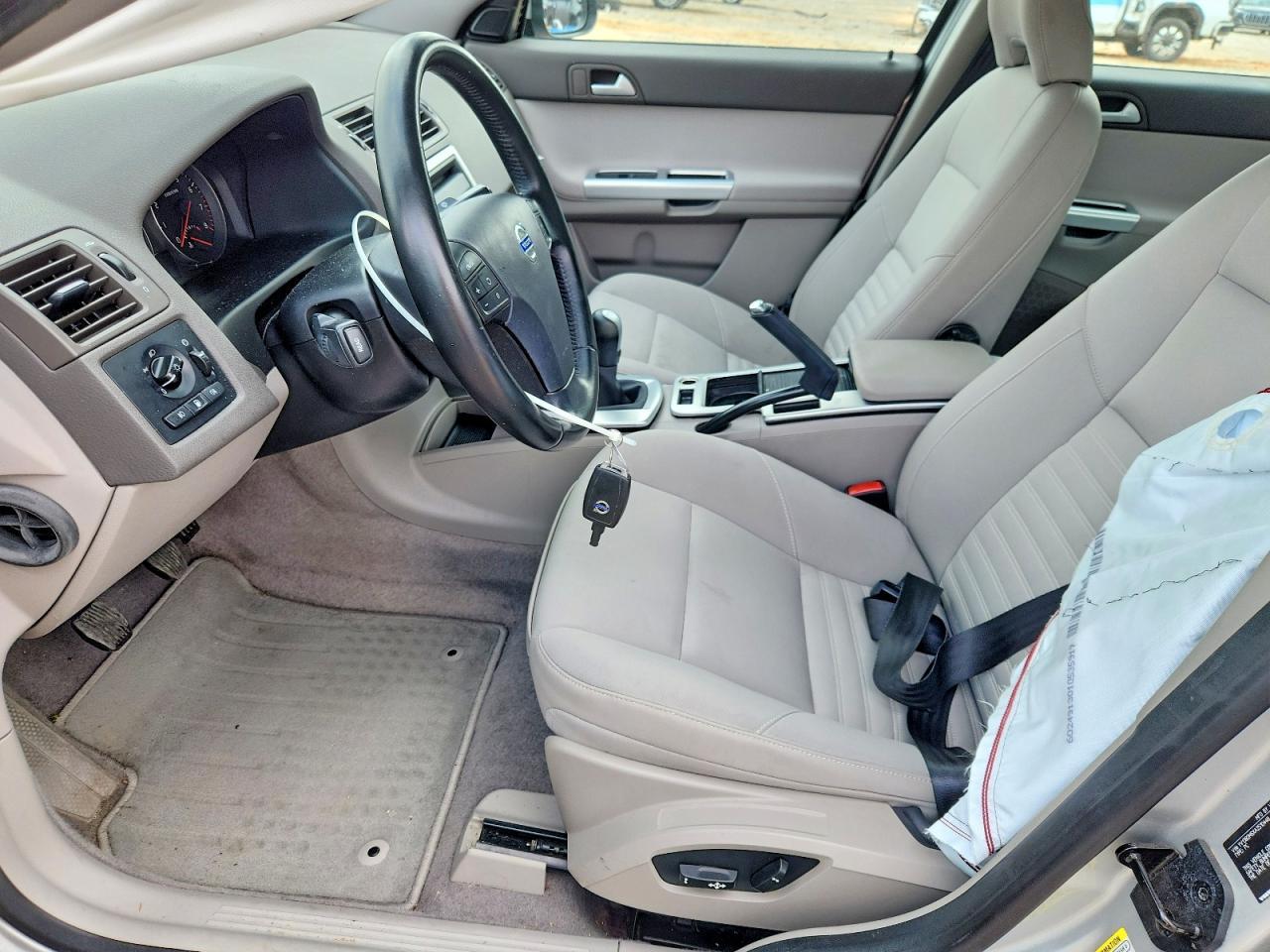 2010 VOLVO S40