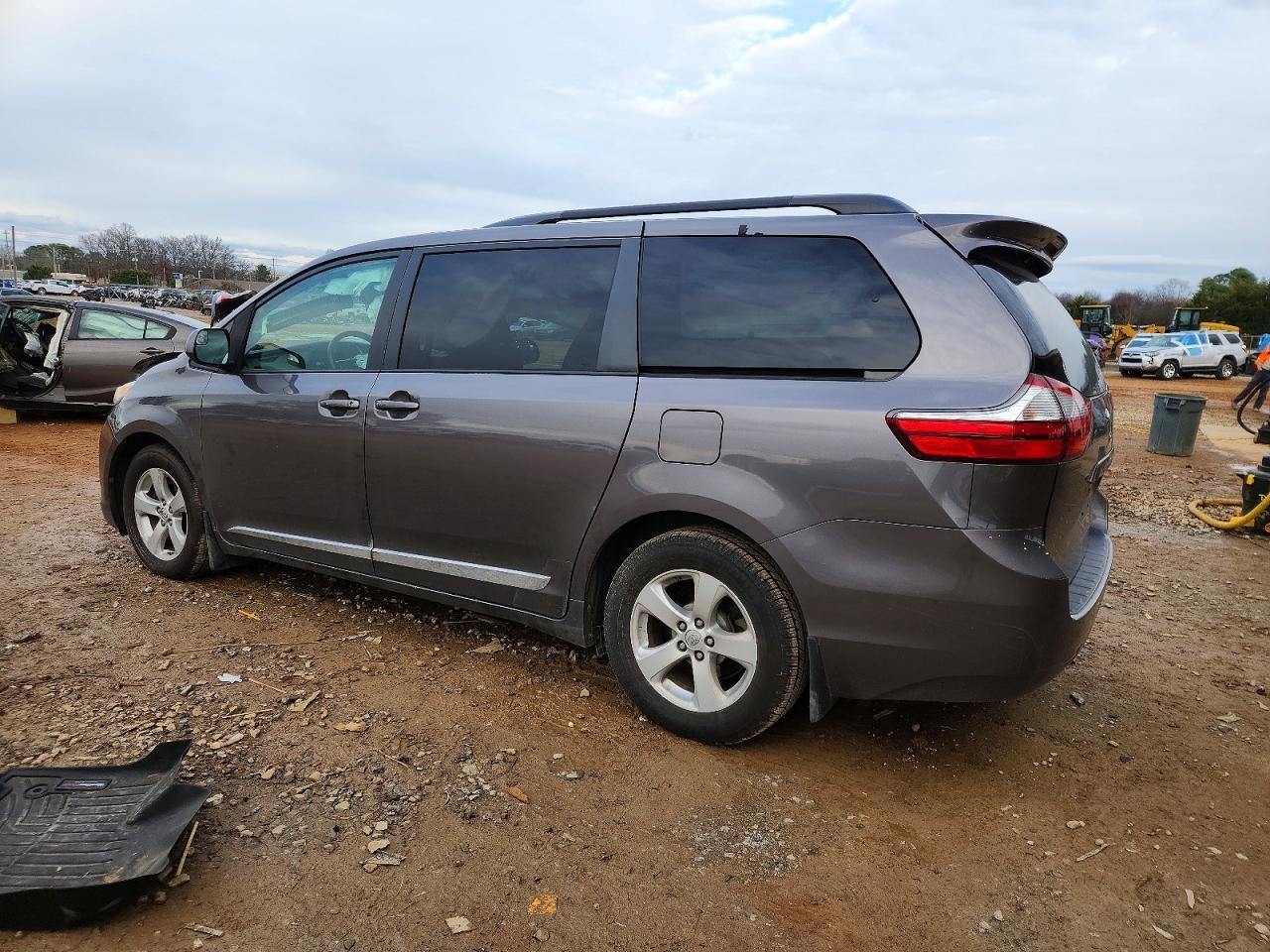 2016 TOYOTA SIENNA