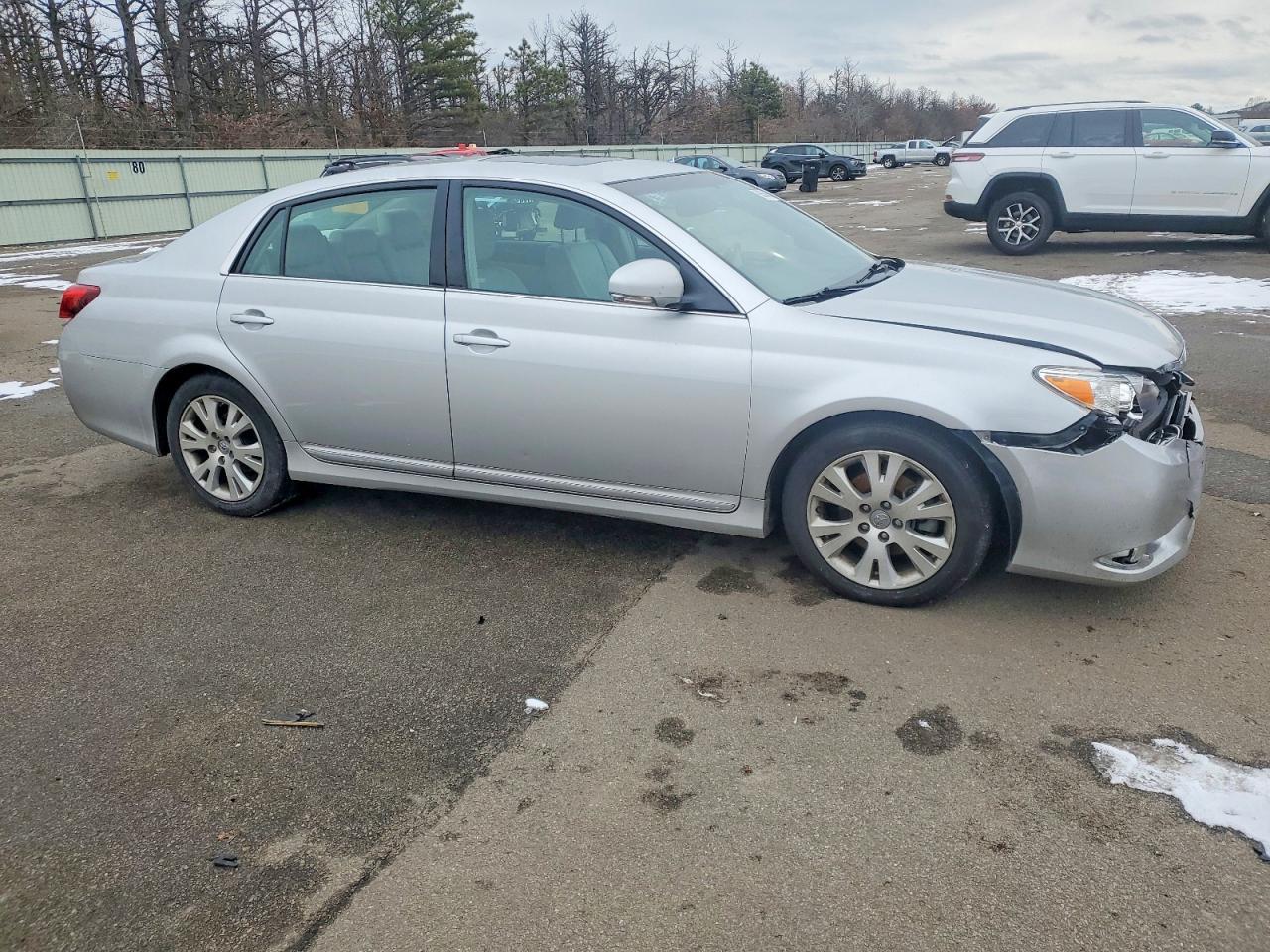 2011 TOYOTA Avalon