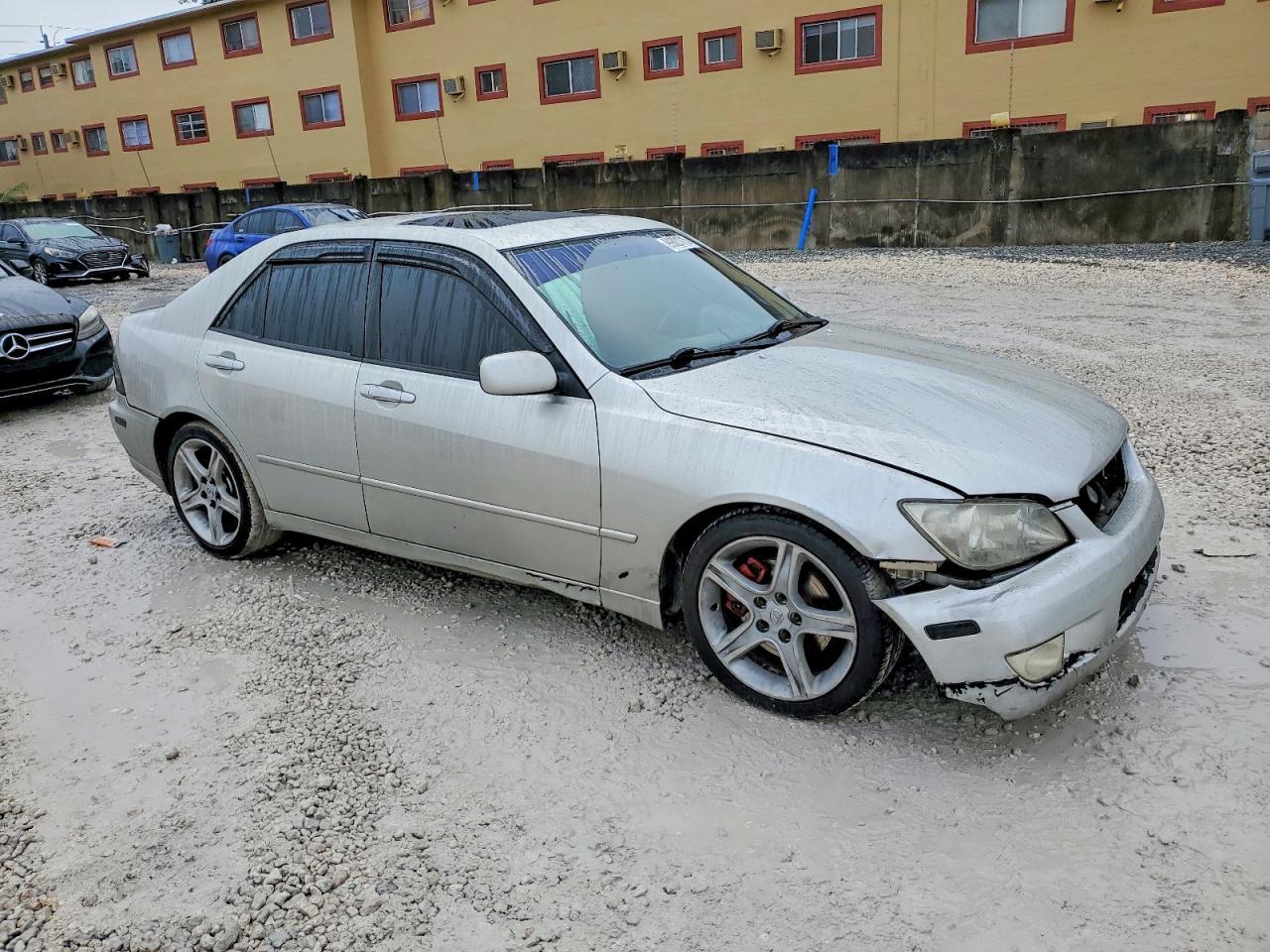 2001 LEXUS IS 300