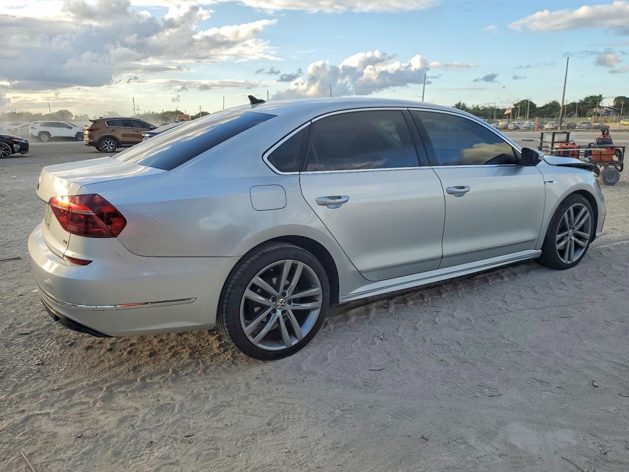 2017 VOLKSWAGEN Passat
