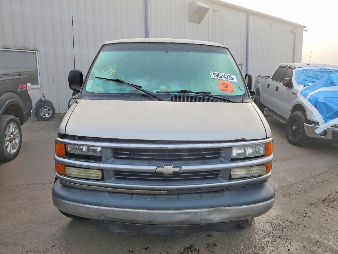 2002 CHEVROLET Express 3500