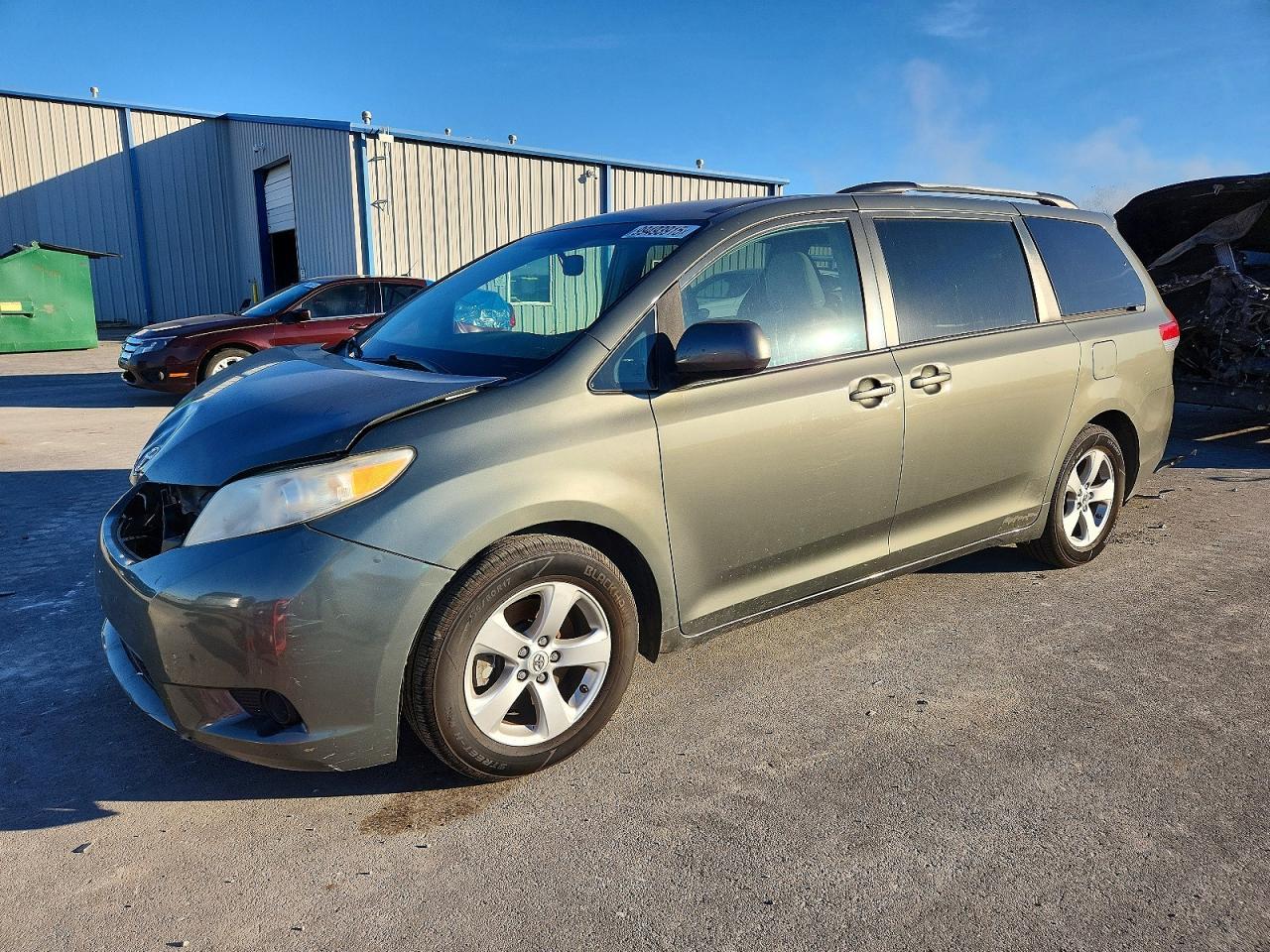 2011 TOYOTA SIENNA