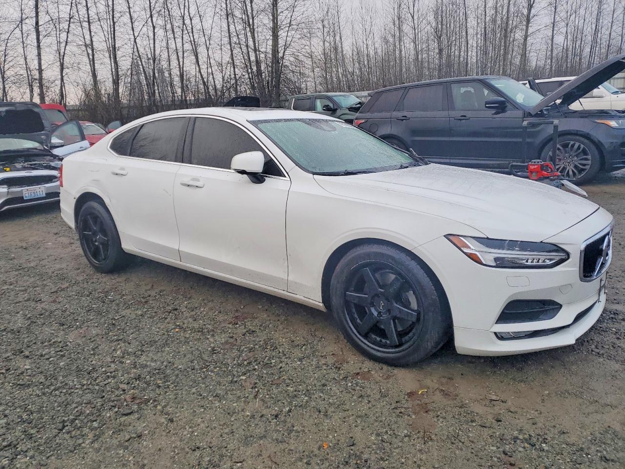 2017 VOLVO S90