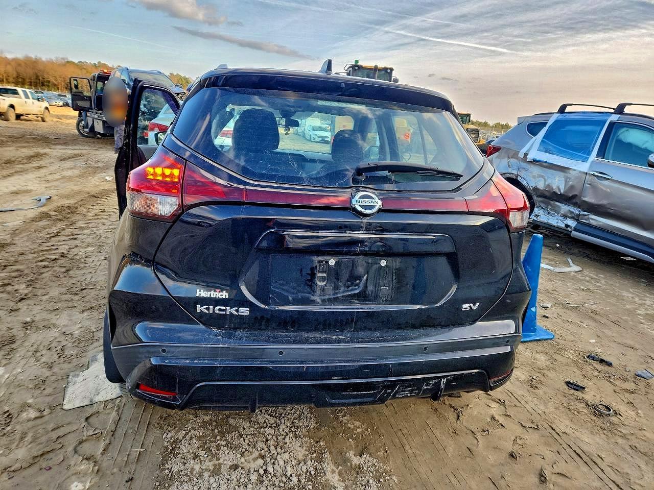 2021 NISSAN KICKS