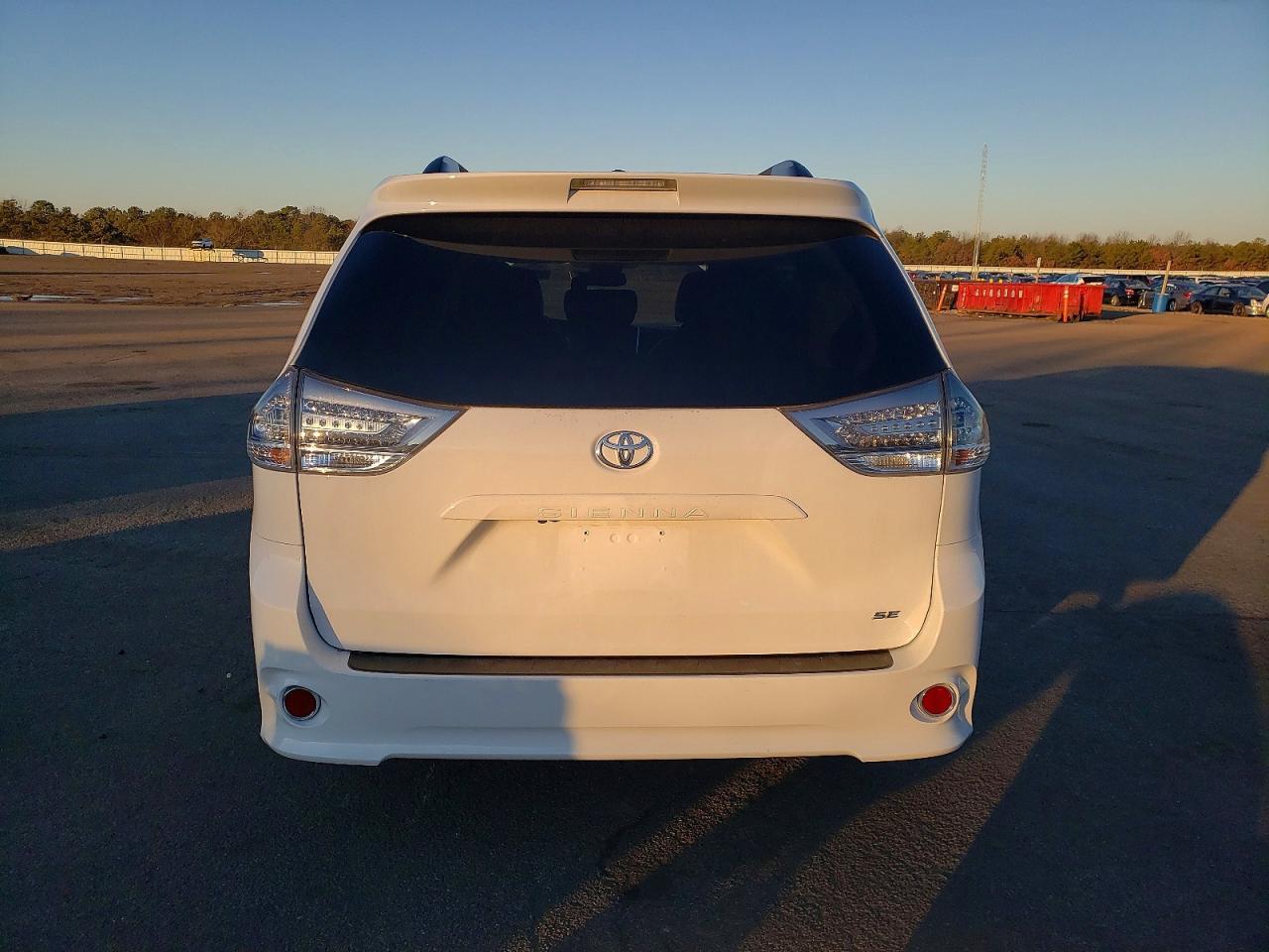2016 TOYOTA SIENNA