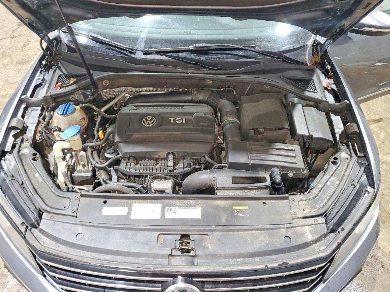 2017 VOLKSWAGEN Passat
