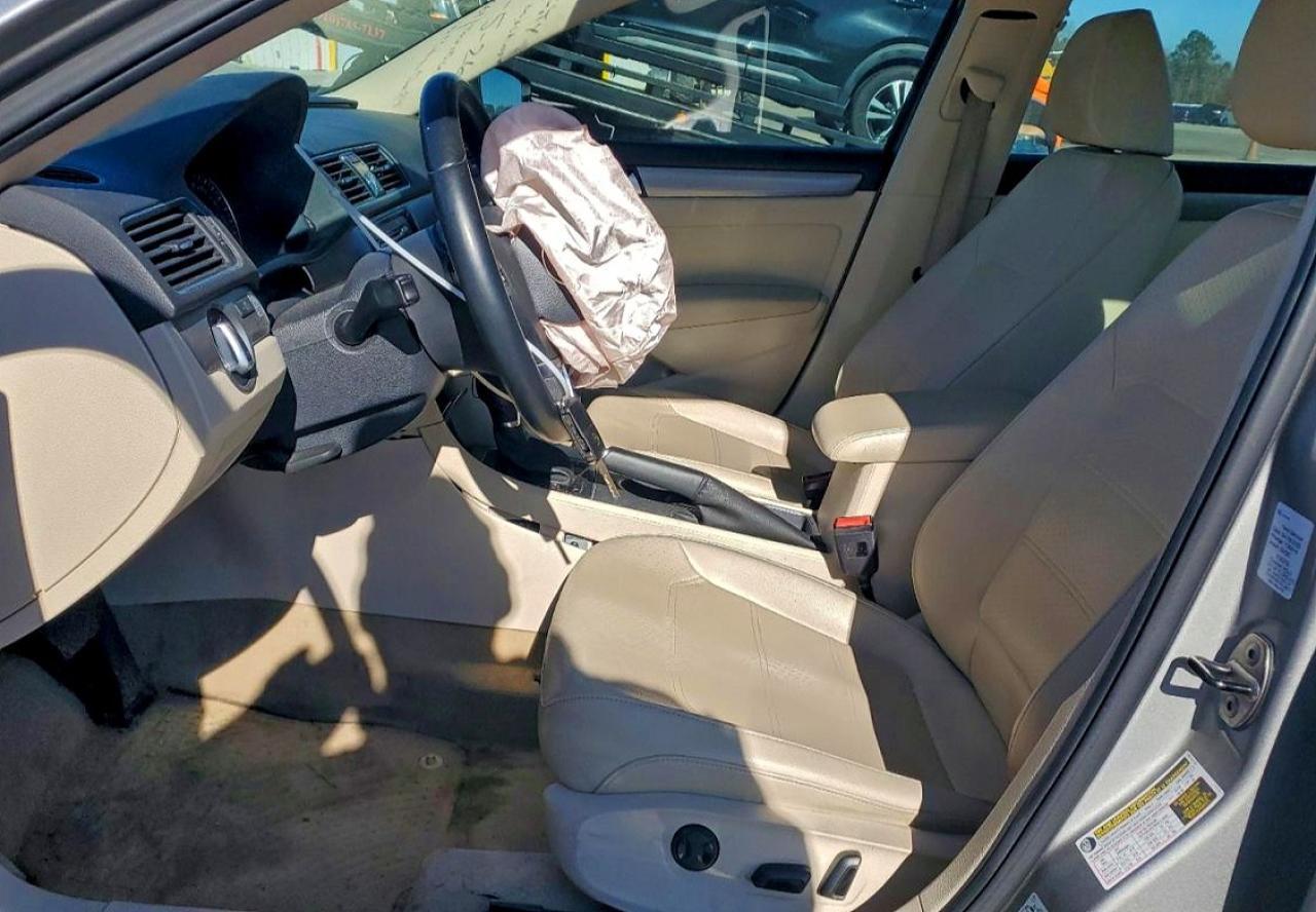 2014 VOLKSWAGEN Passat