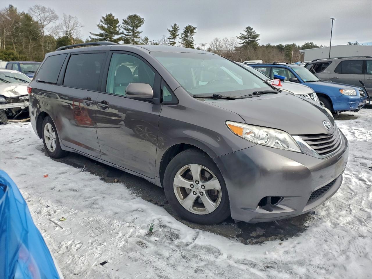 2015 TOYOTA SIENNA