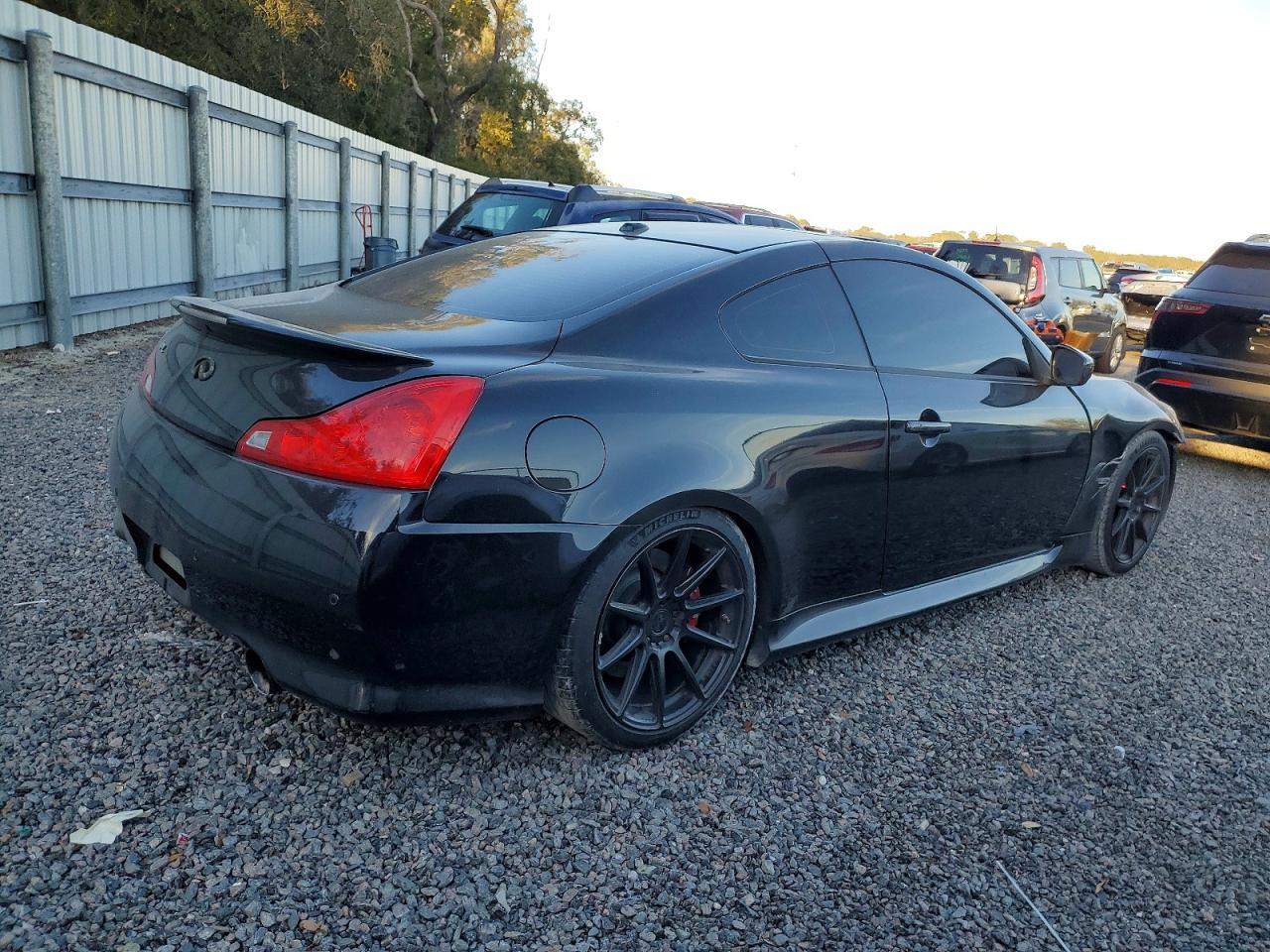 2011 INFINITI G37
