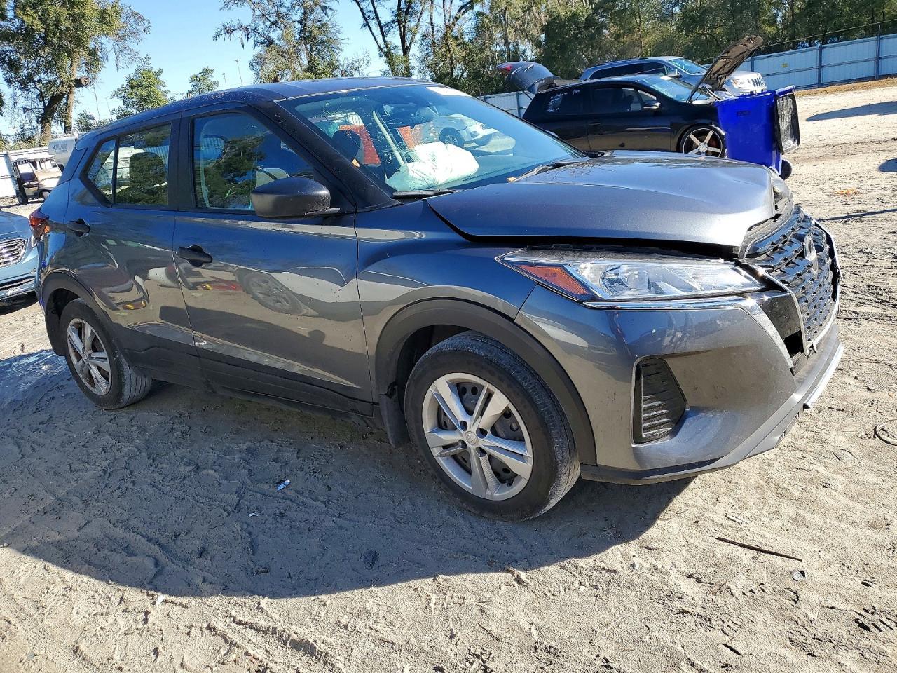 2022 NISSAN KICKS