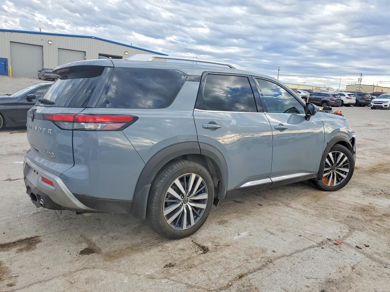 2022 NISSAN PATHFINDER