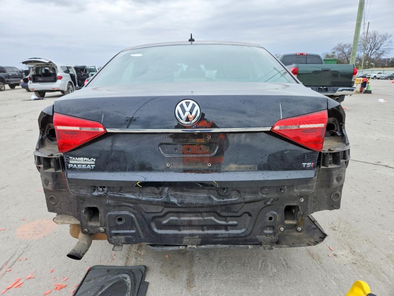 2016 VOLKSWAGEN Passat