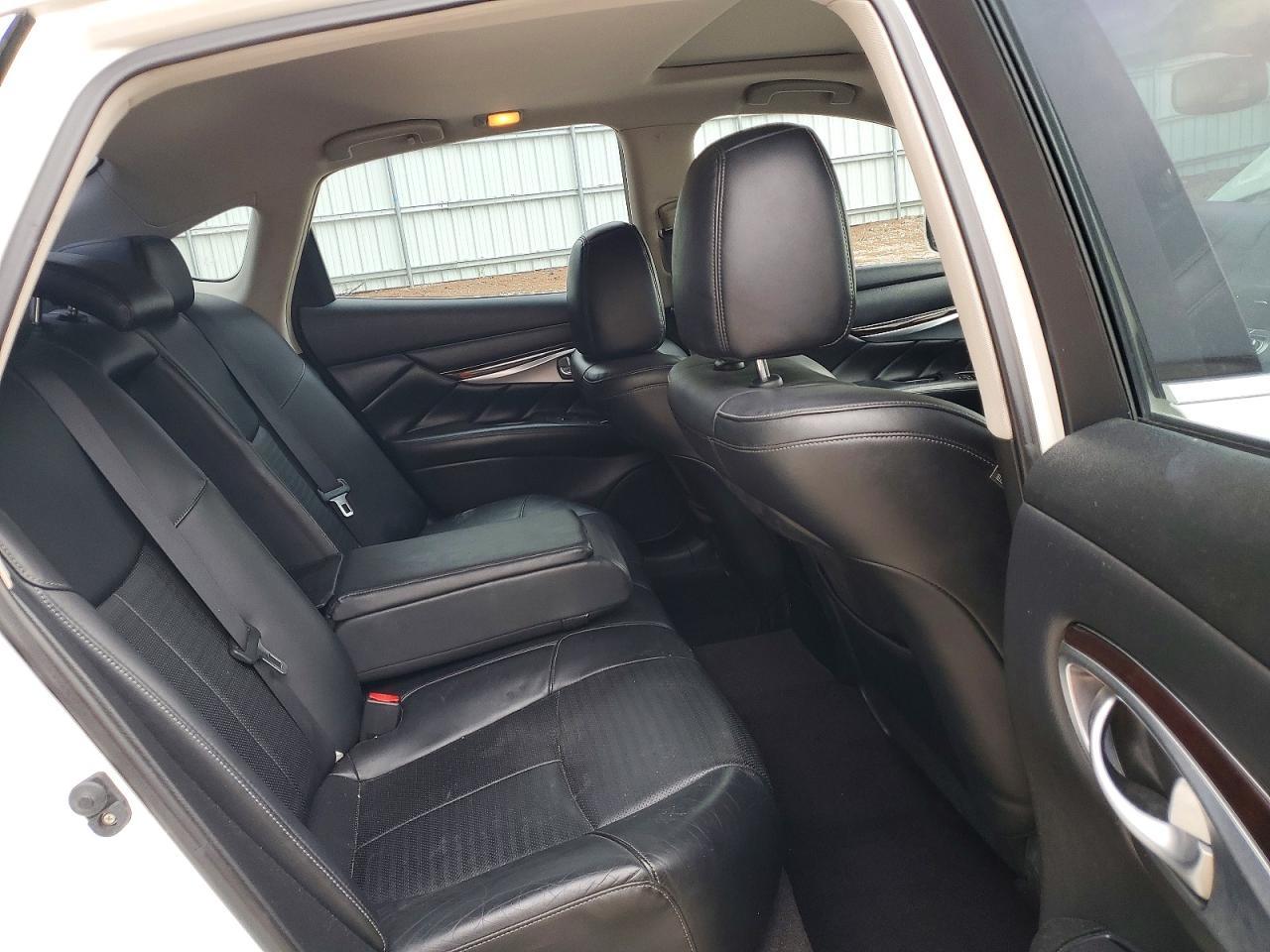 2012 INFINITI M37