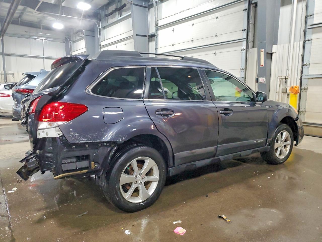 2013 SUBARU Outback