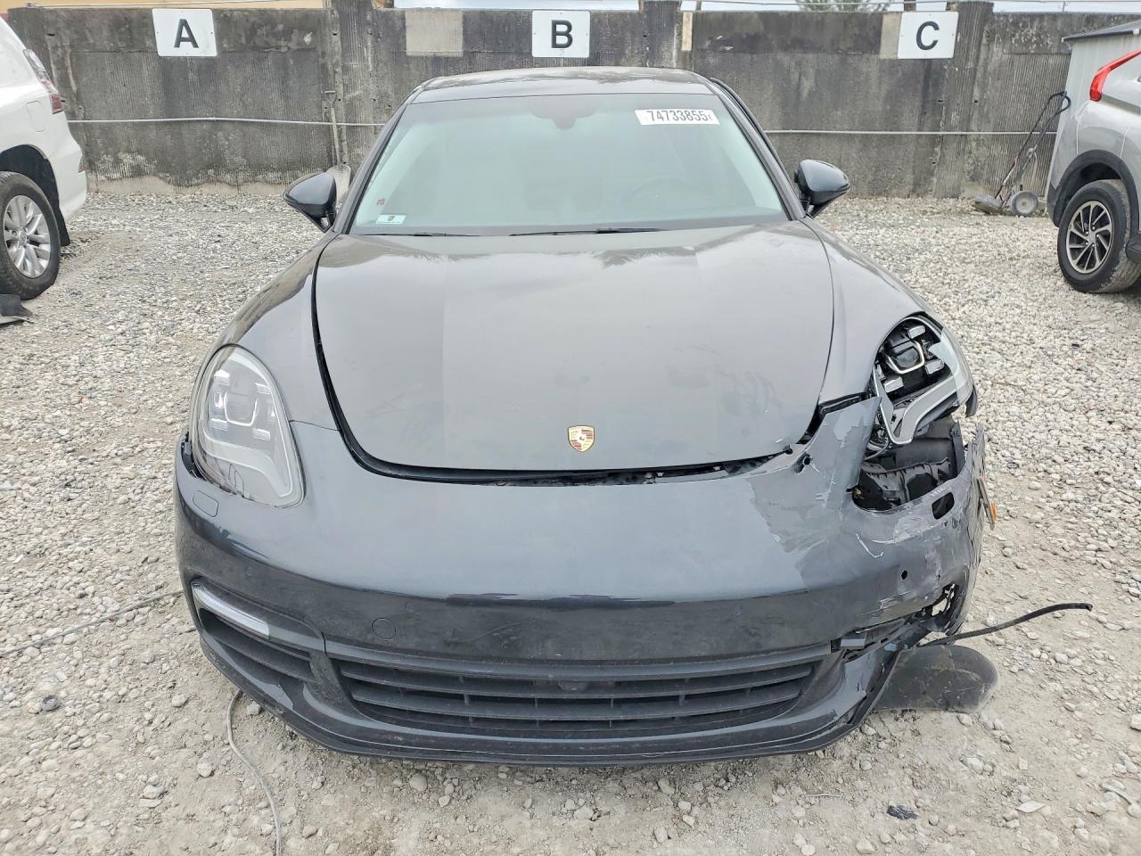 2017 PORSCHE Panamera