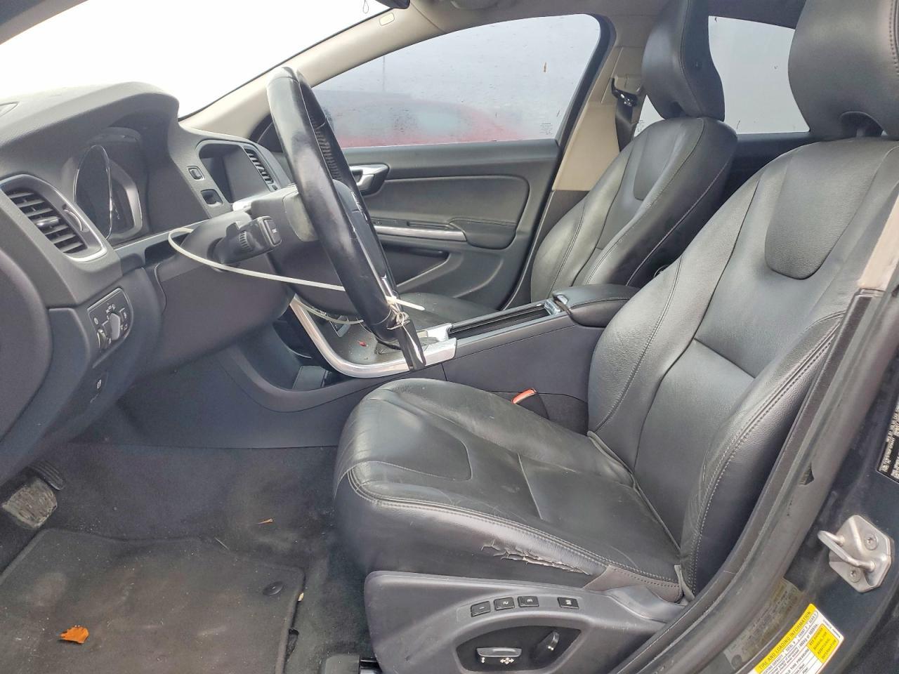 2015 VOLVO S60