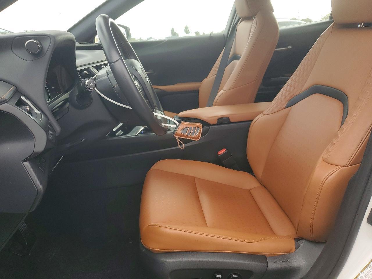 2021 LEXUS UX 200