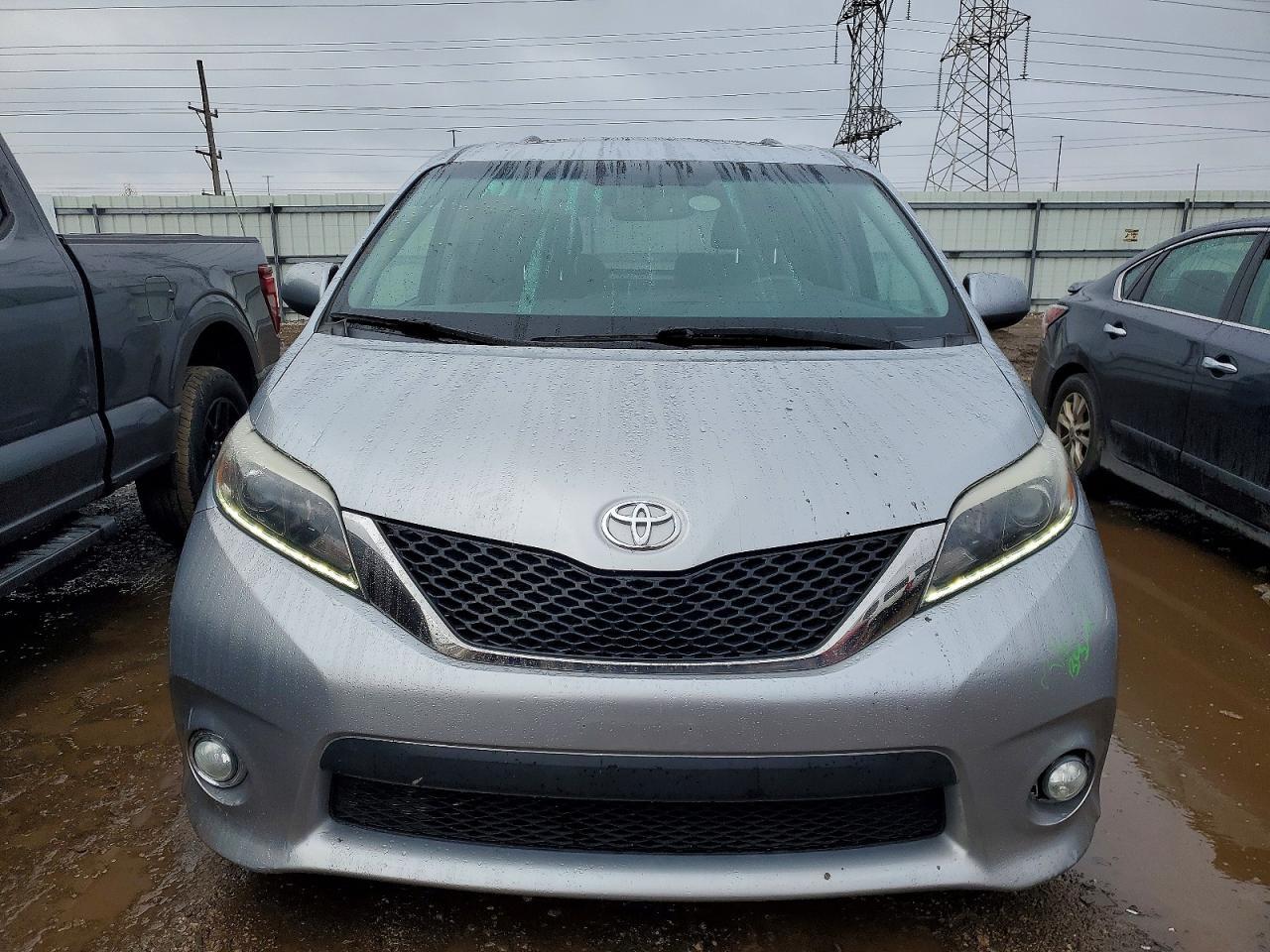 2016 TOYOTA SIENNA