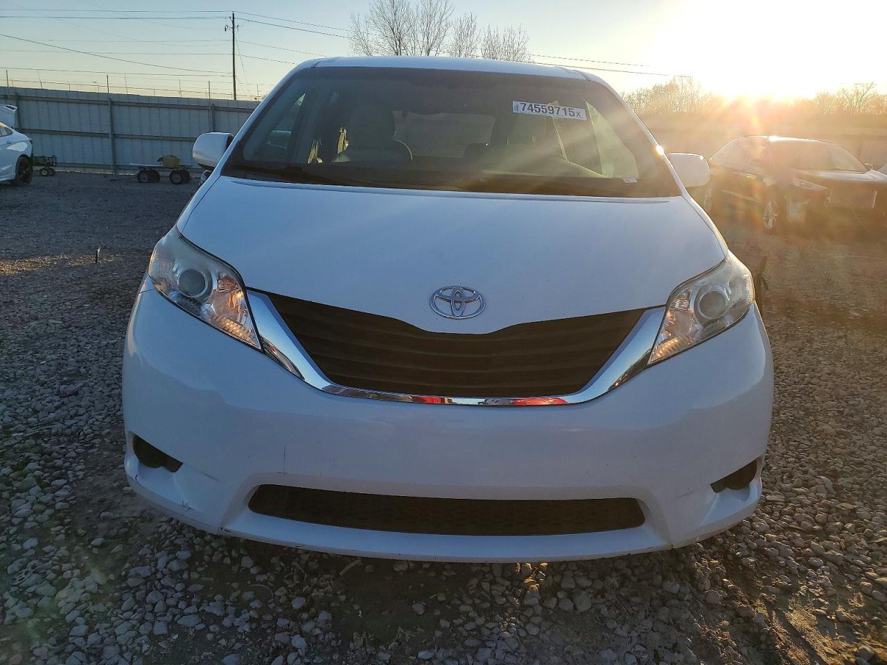 2013 TOYOTA SIENNA