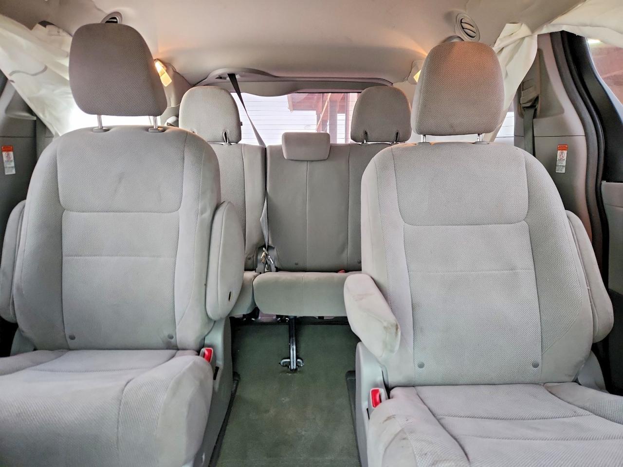 2016 TOYOTA SIENNA