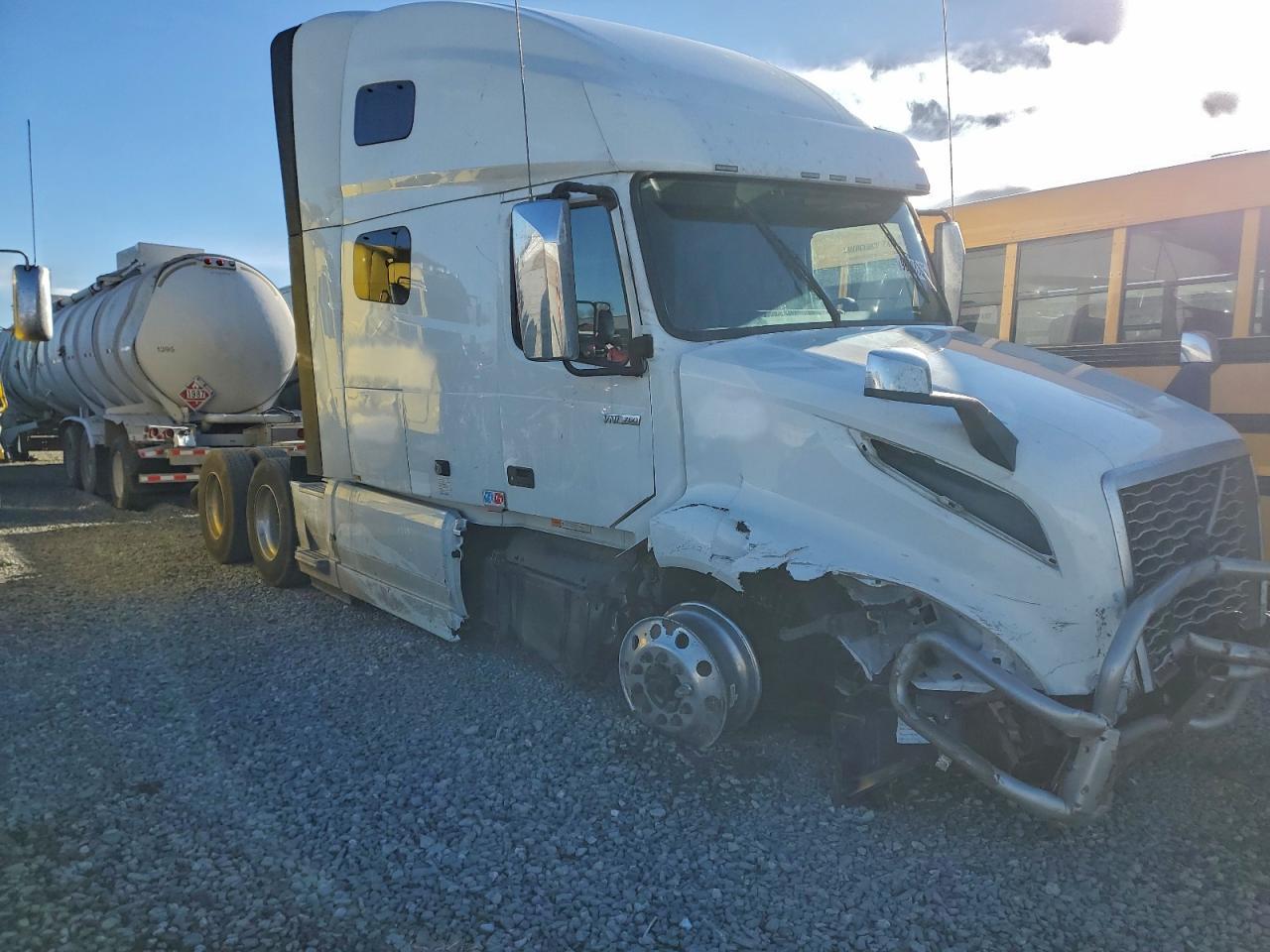 2024 VOLVO VNL