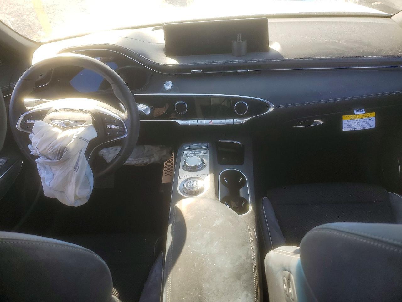 2023 GENESIS GV70