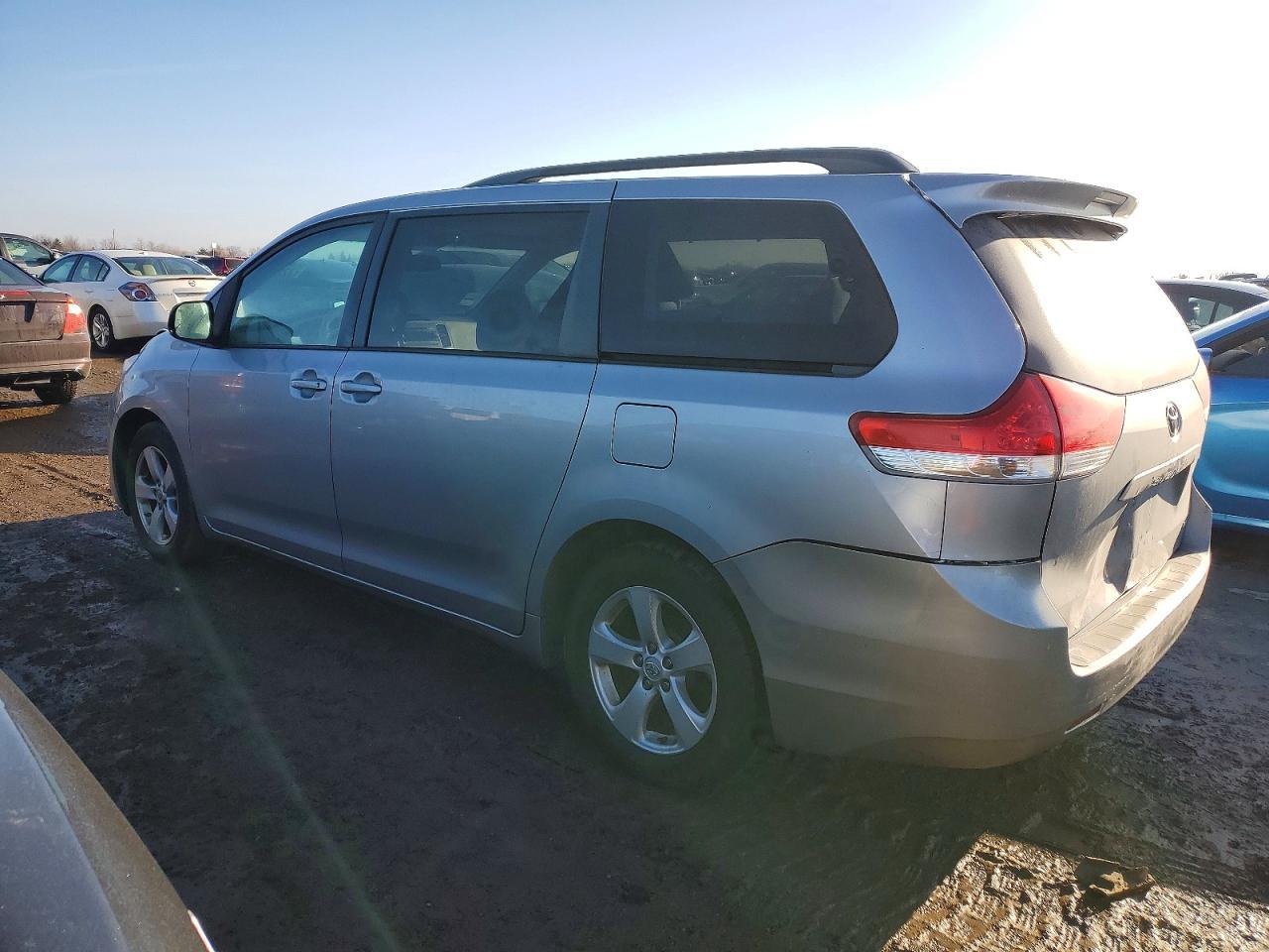 2012 TOYOTA SIENNA