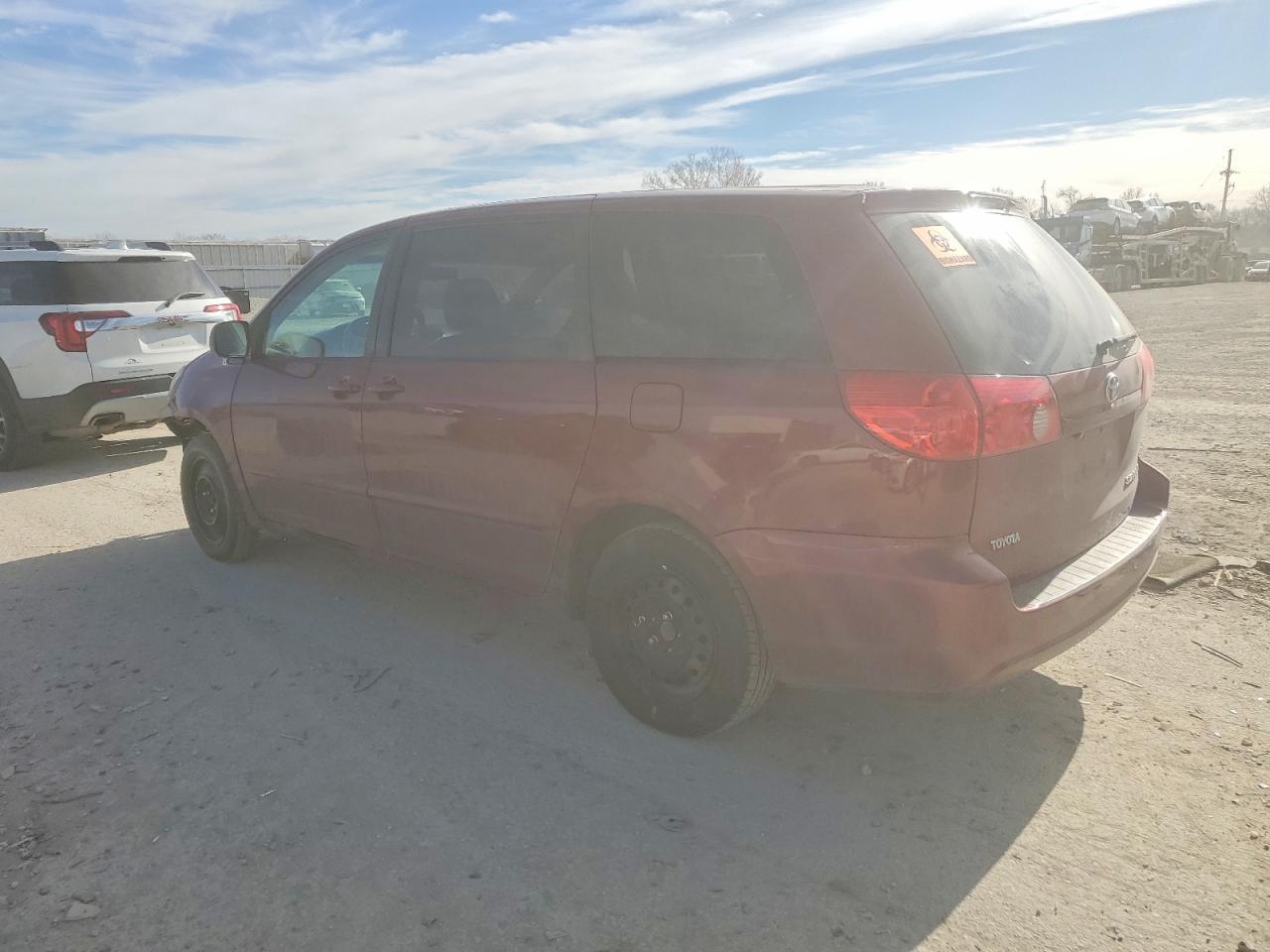 2010 TOYOTA SIENNA
