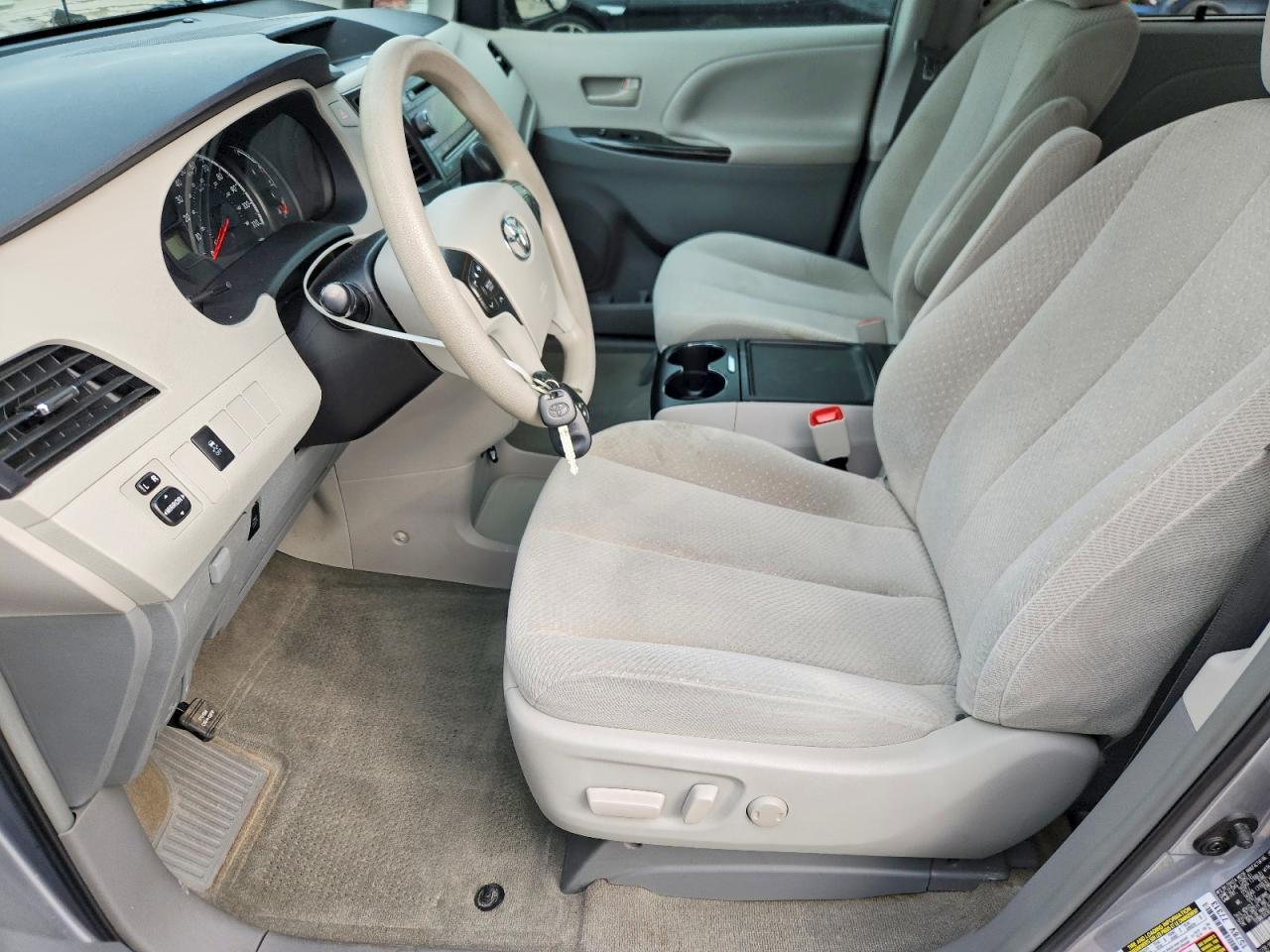 2014 TOYOTA SIENNA