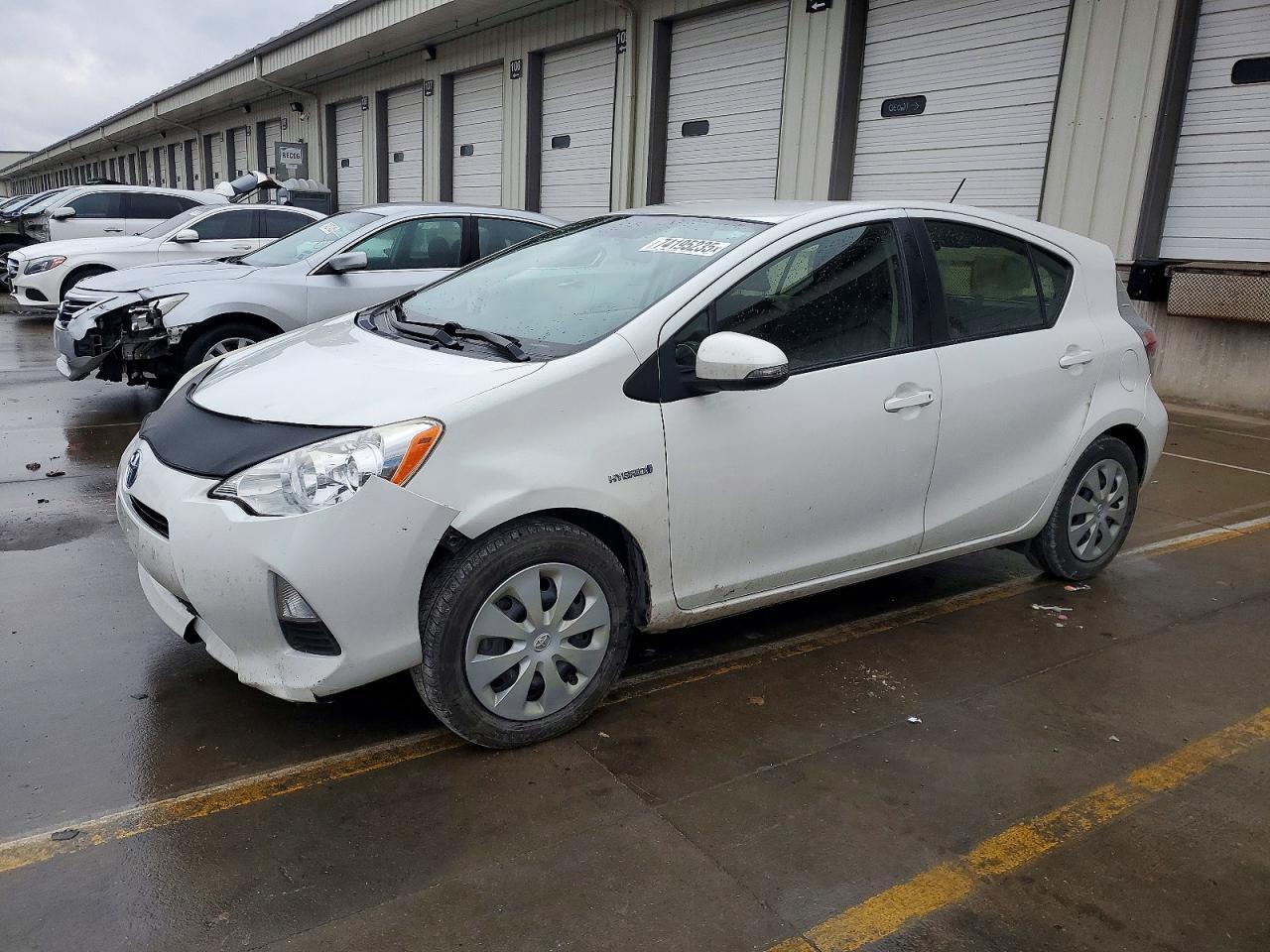 2014 TOYOTA Prius c
