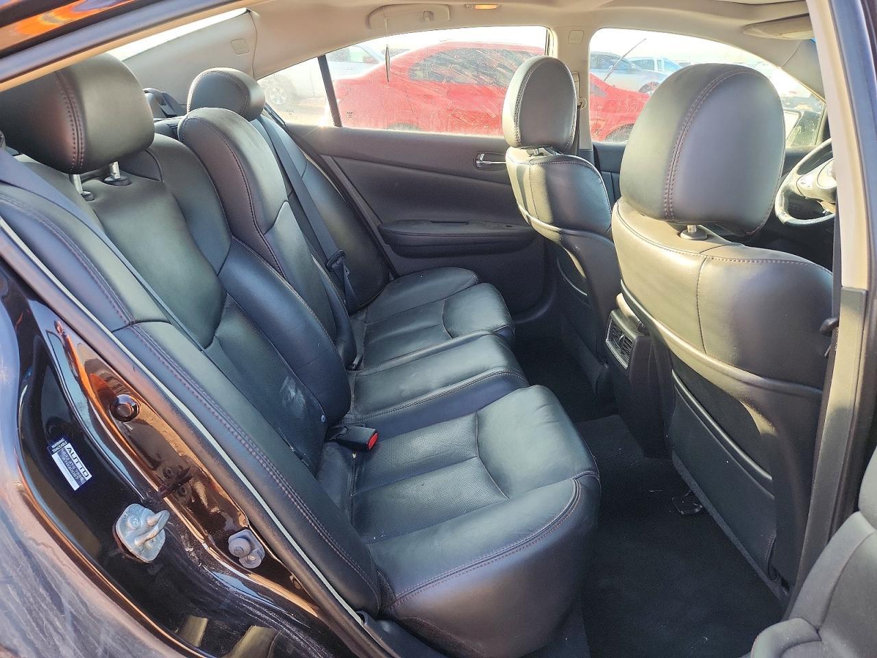 2011 NISSAN Maxima