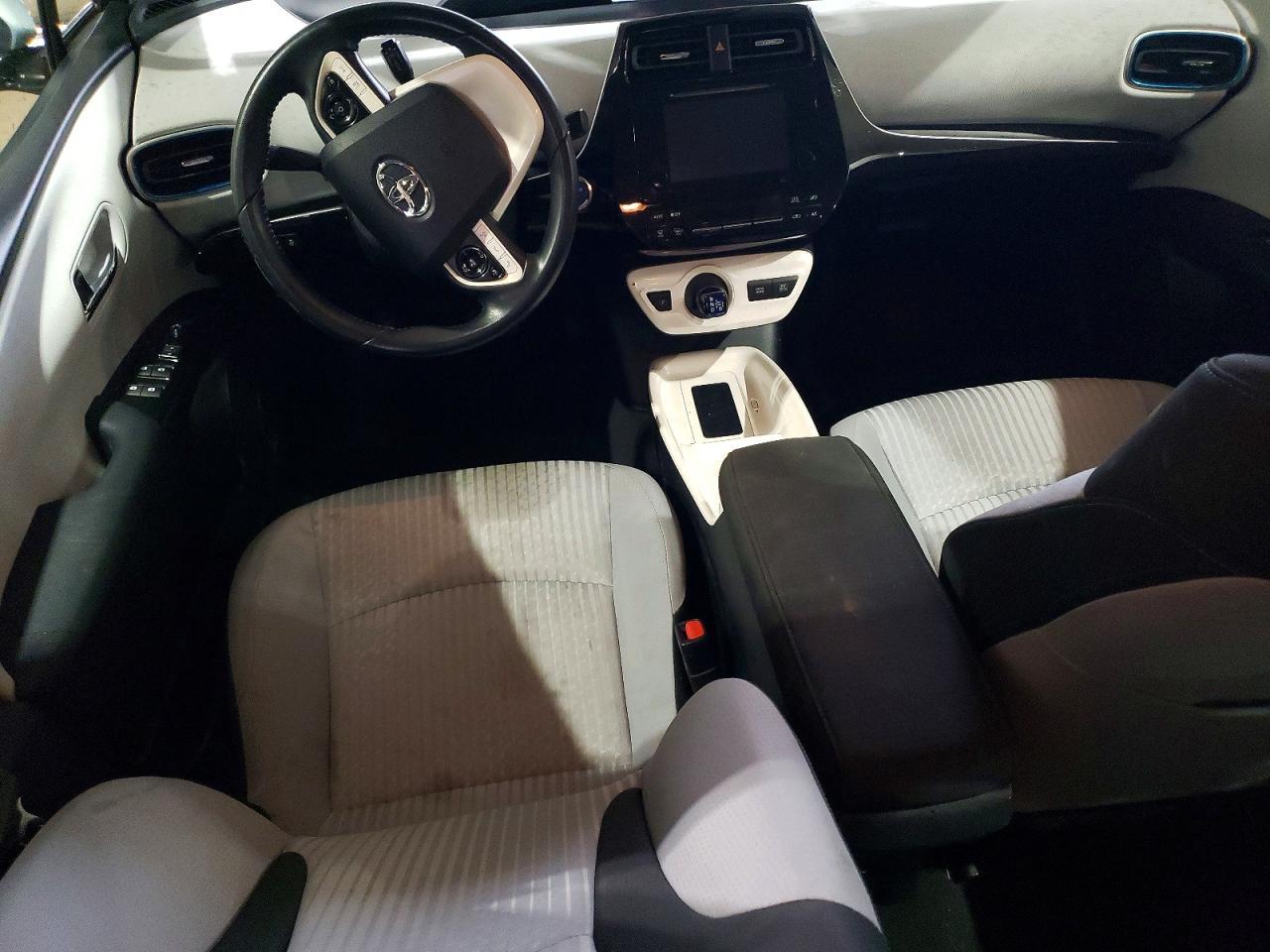 2017 TOYOTA PRIUS