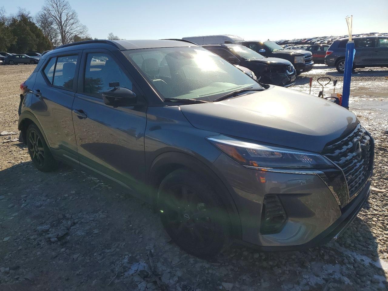 2023 NISSAN KICKS