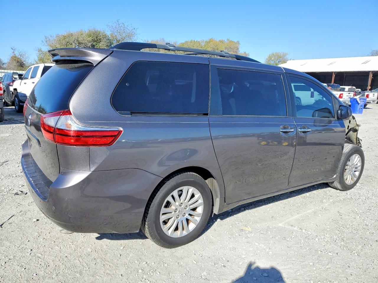 2015 TOYOTA SIENNA