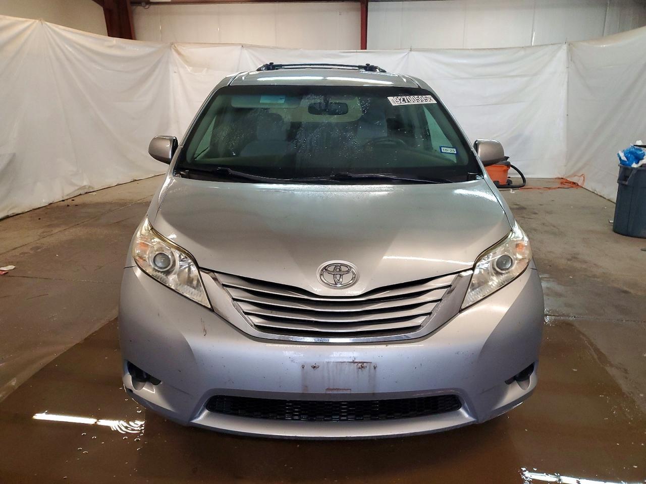 2016 TOYOTA SIENNA