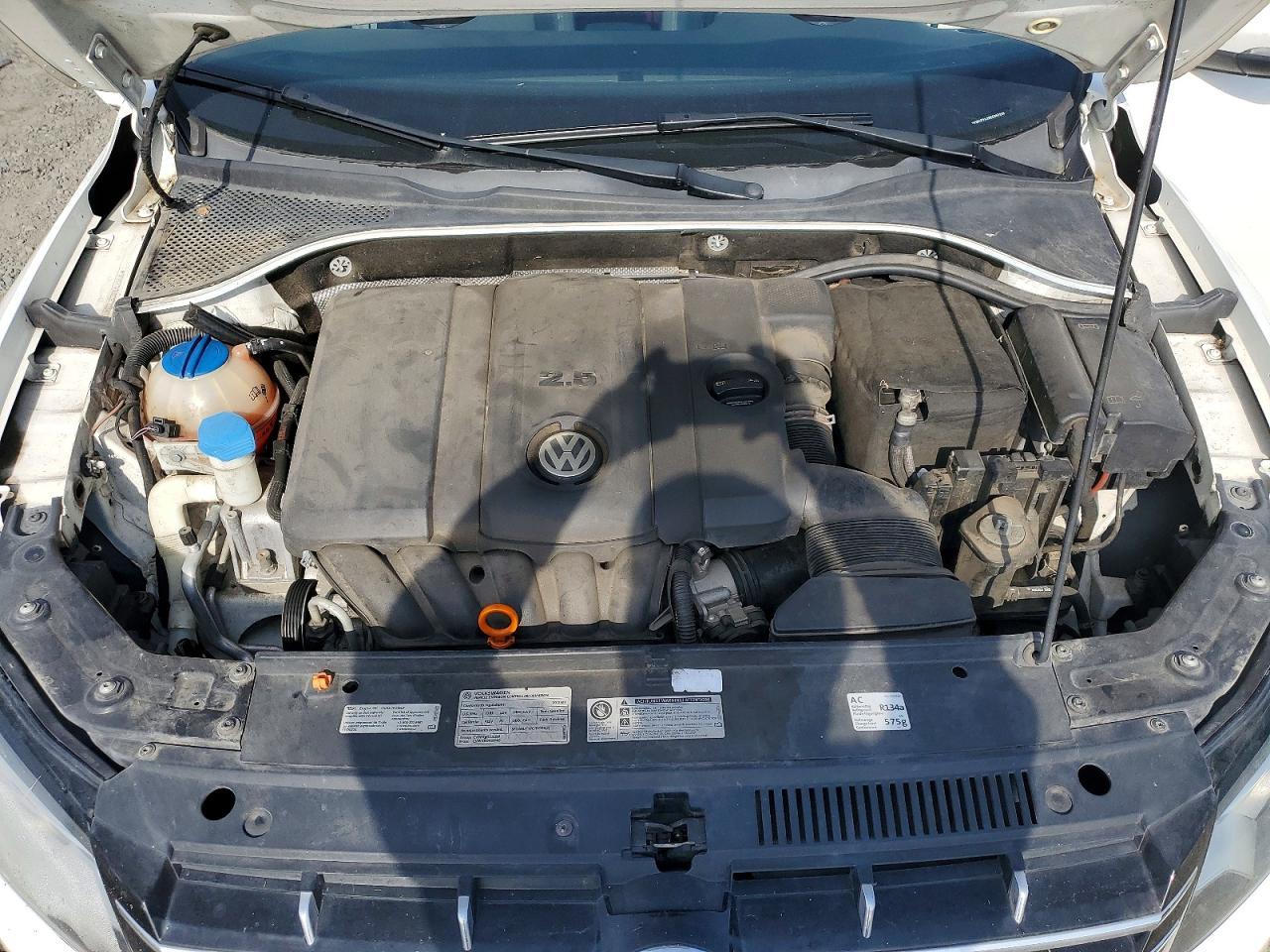 2012 VOLKSWAGEN Passat