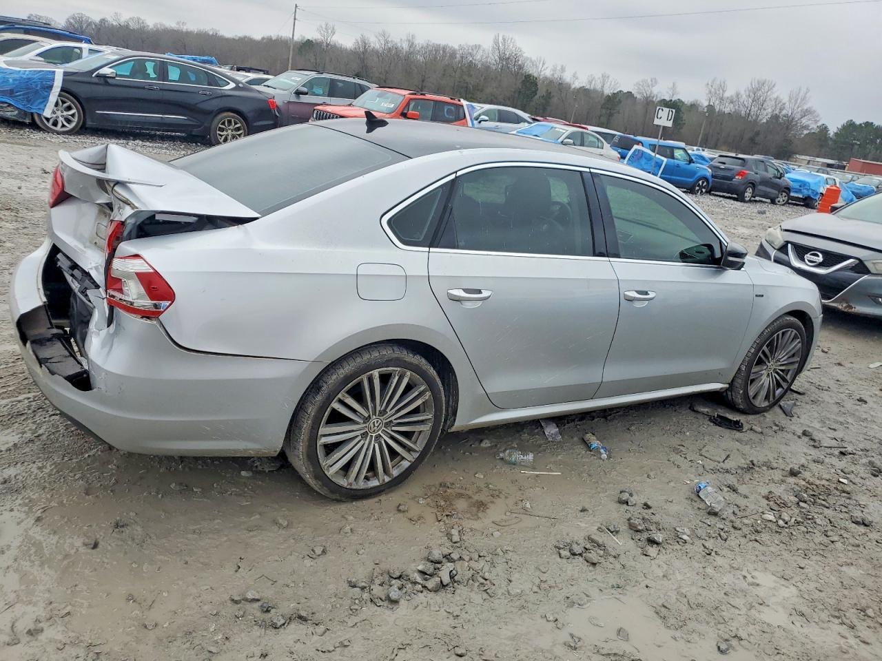 2015 VOLKSWAGEN Passat