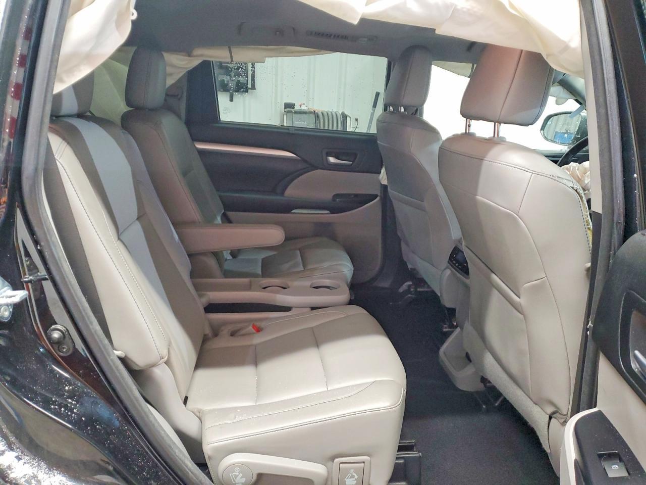 2017 TOYOTA HIGHLANDER