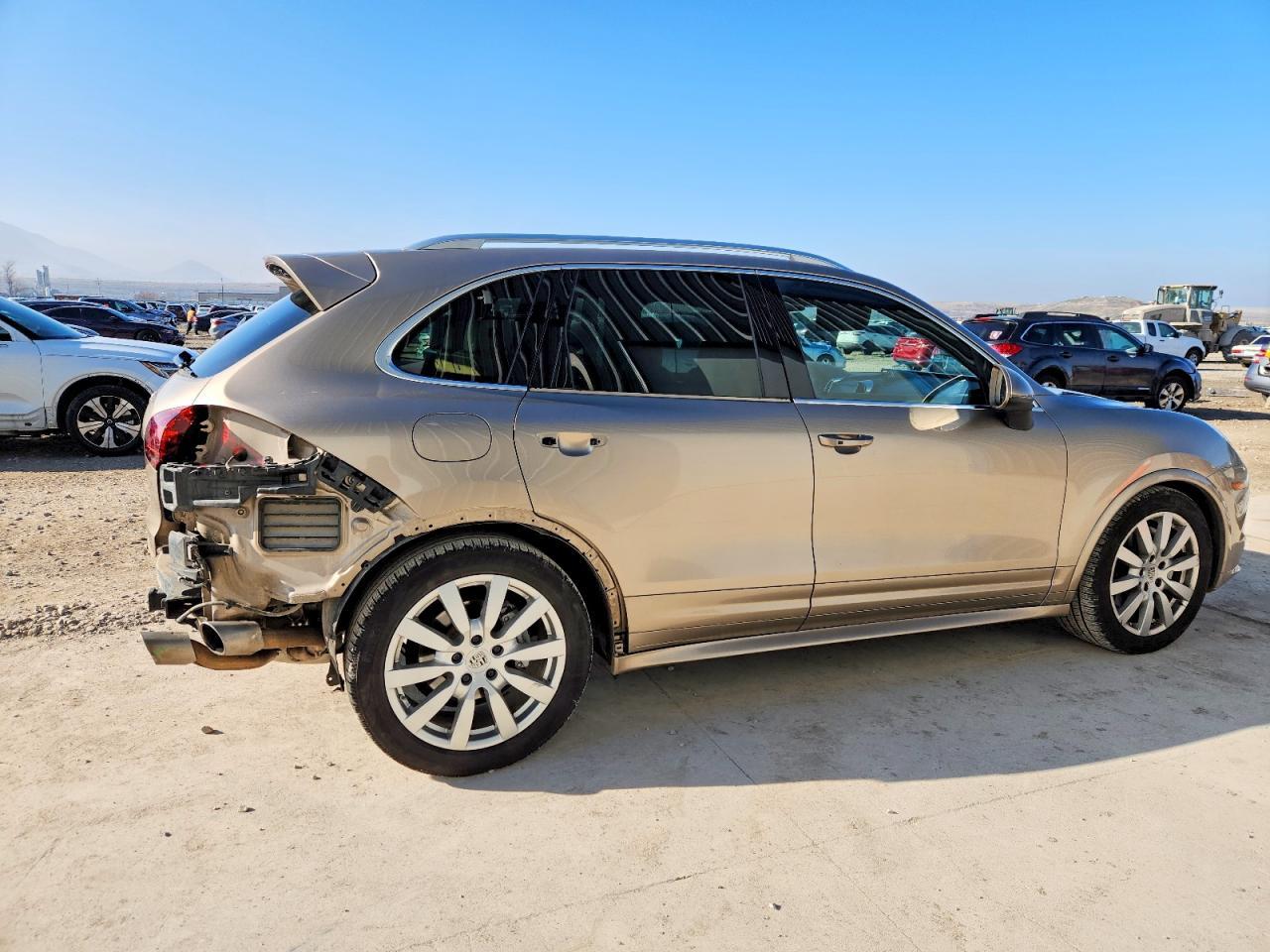 2017 PORSCHE CAYENNE