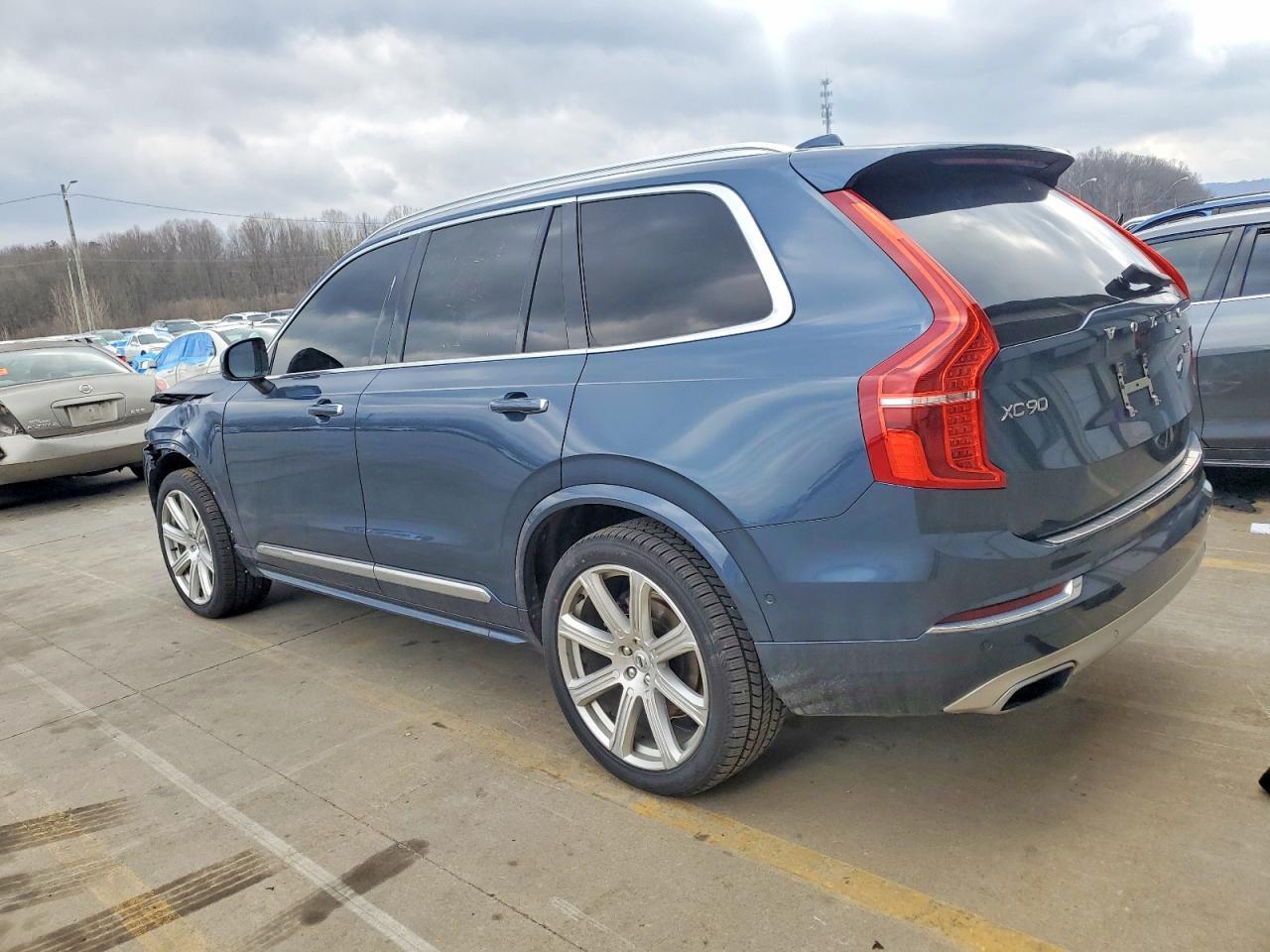 2019 VOLVO XC90