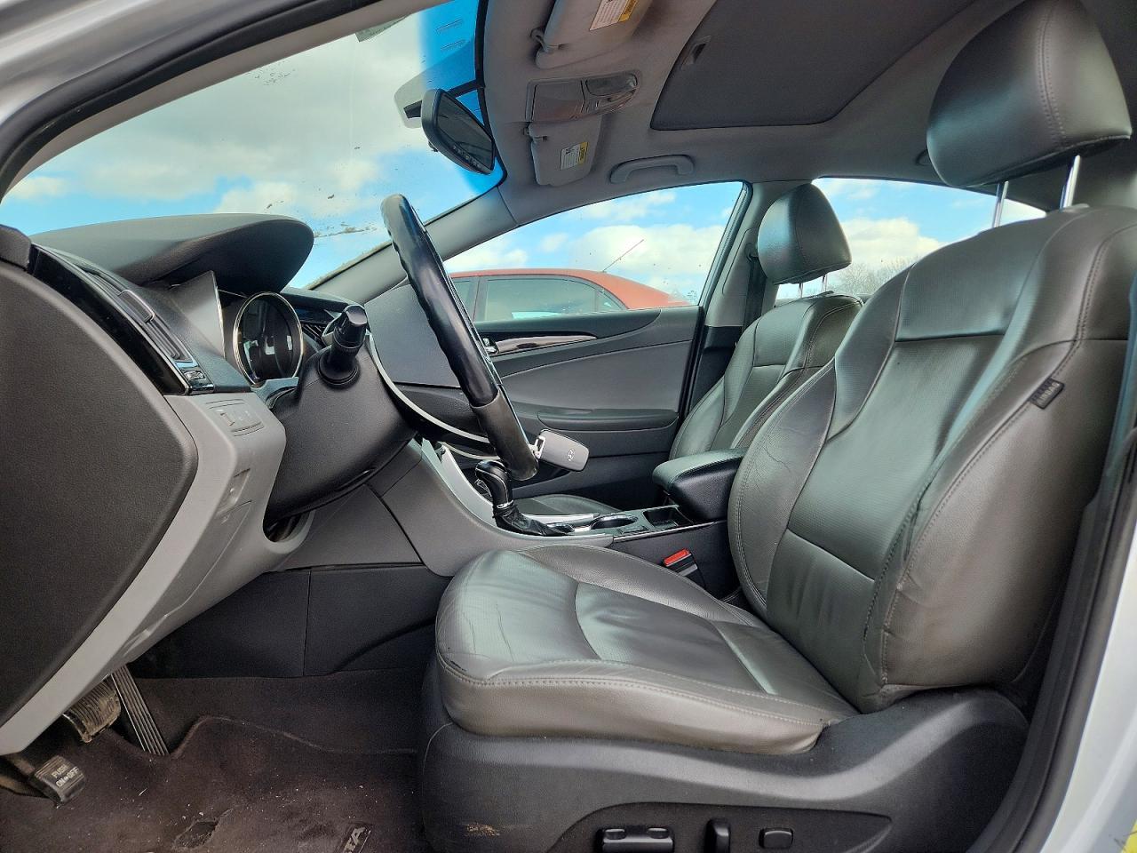 2011 HYUNDAI SONATA