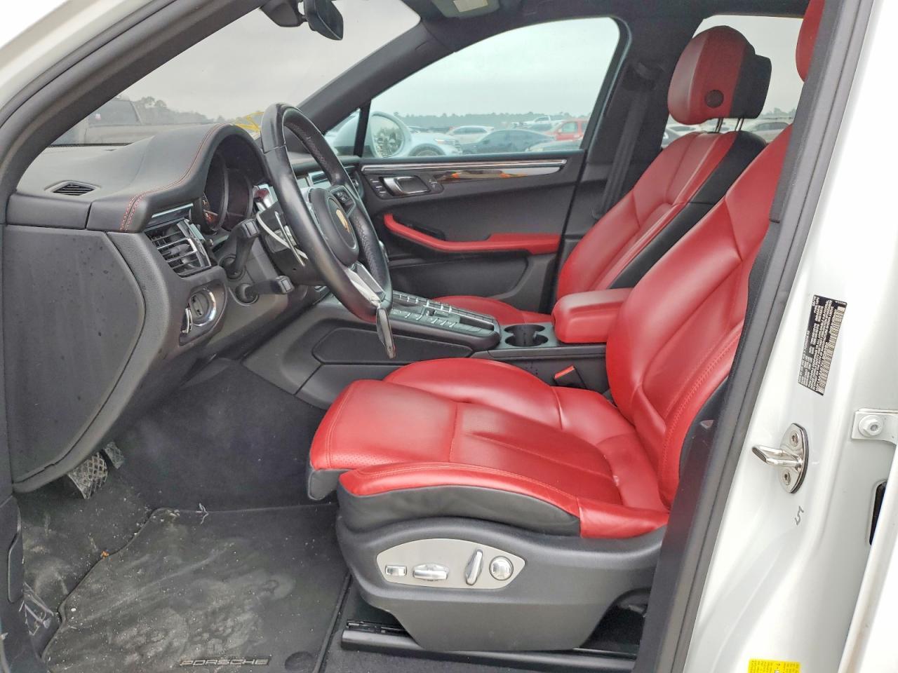 2019 PORSCHE Macan