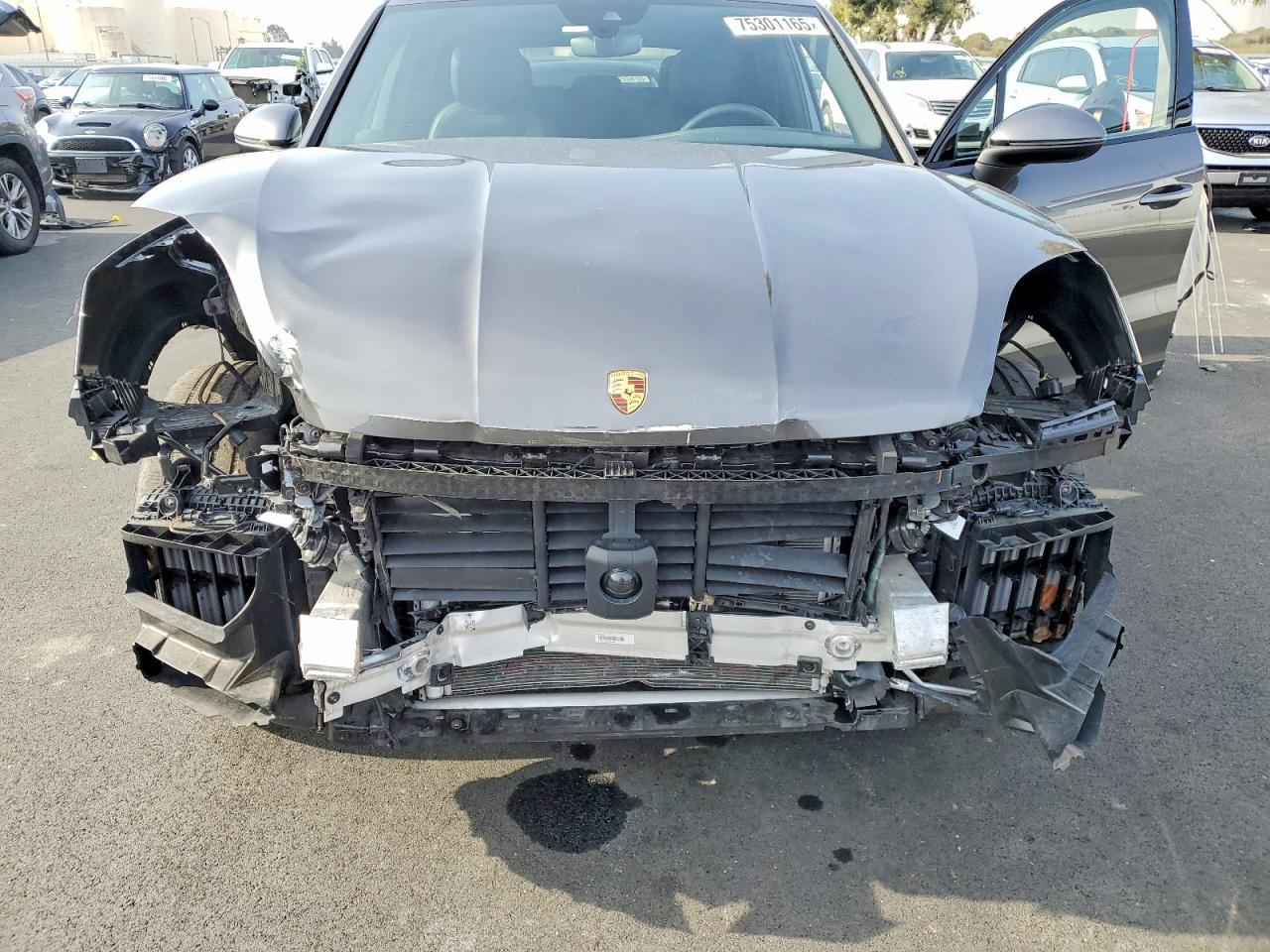 2024 PORSCHE CAYENNE
