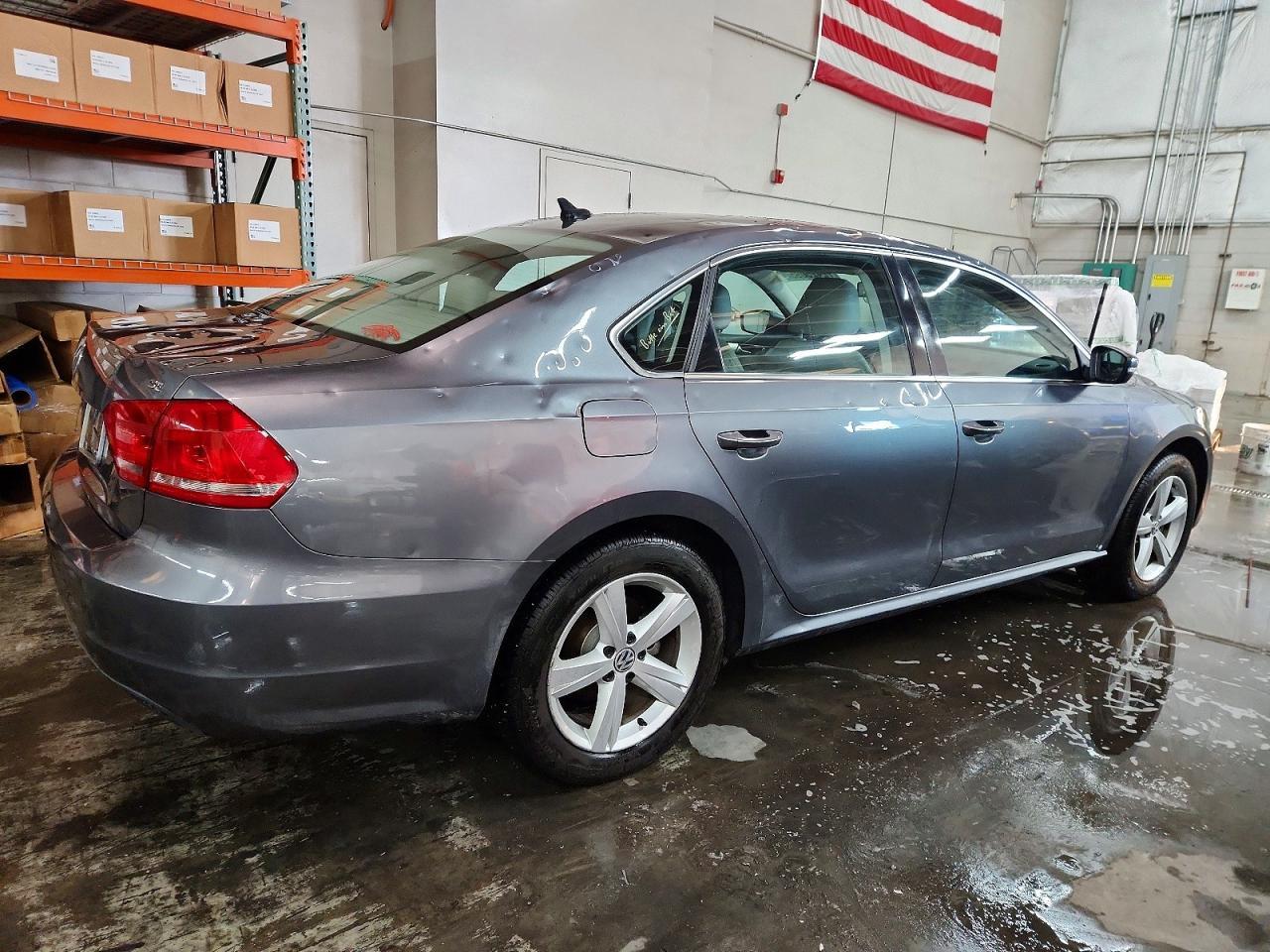 2013 VOLKSWAGEN Passat