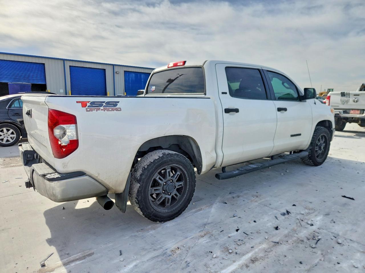 2017 TOYOTA TUNDRA