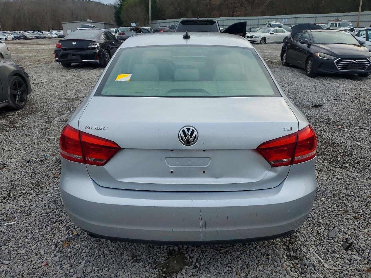 2015 VOLKSWAGEN Passat
