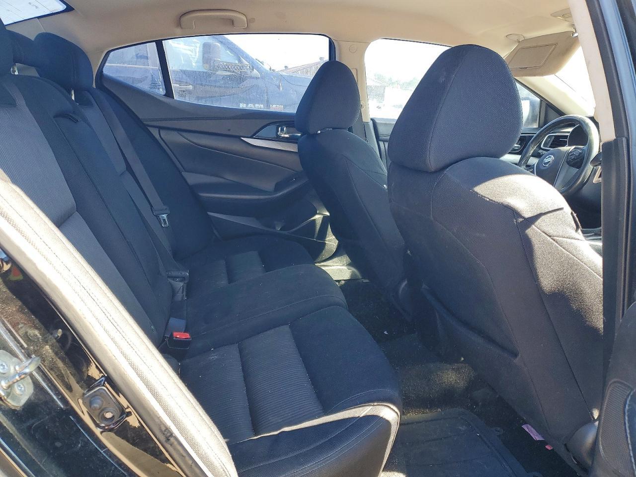 2016 NISSAN Maxima