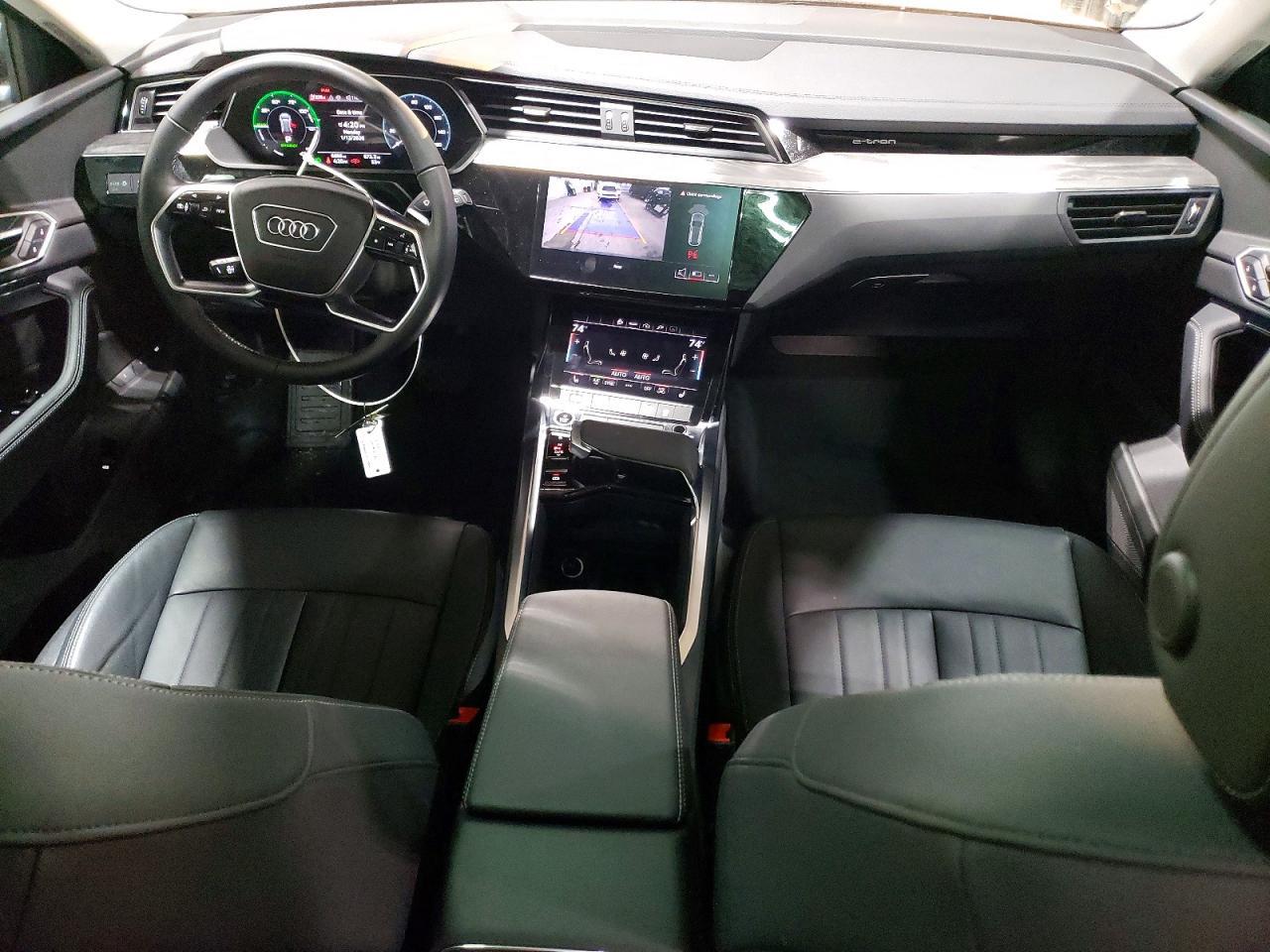2024 AUDI Q8