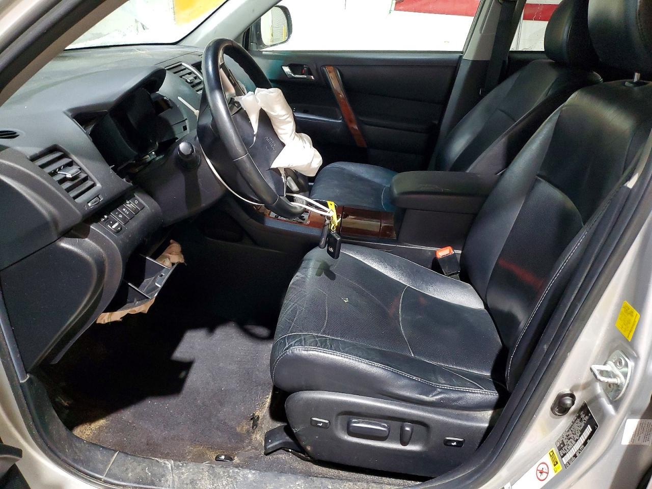 2011 TOYOTA HIGHLANDER